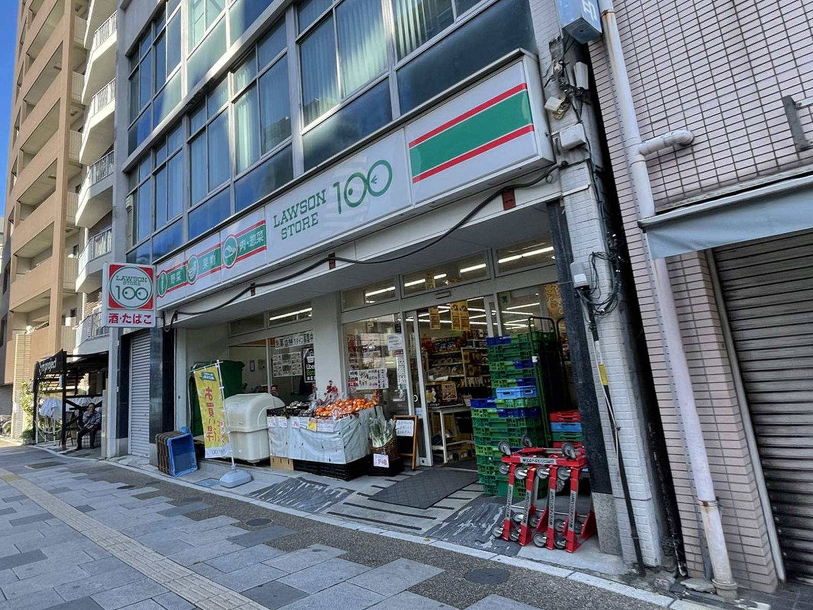 徒歩2分のローソンストア100浅草通り店