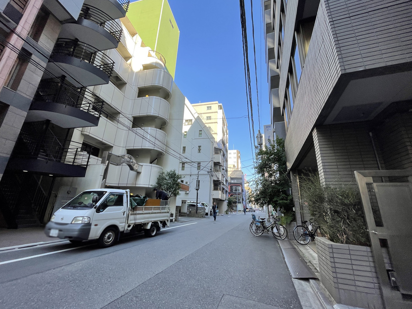 駒形ウィンドビル前面の通り
