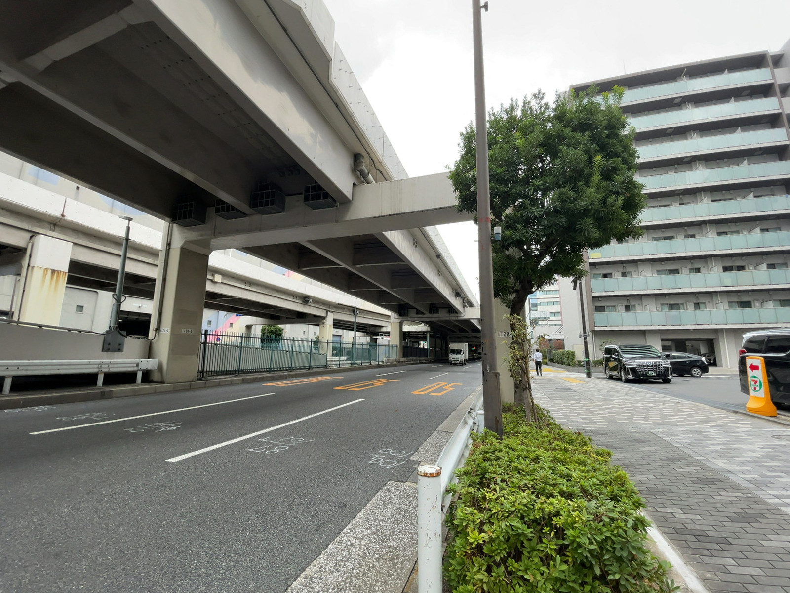 大東芝浦ビル前面の通り
