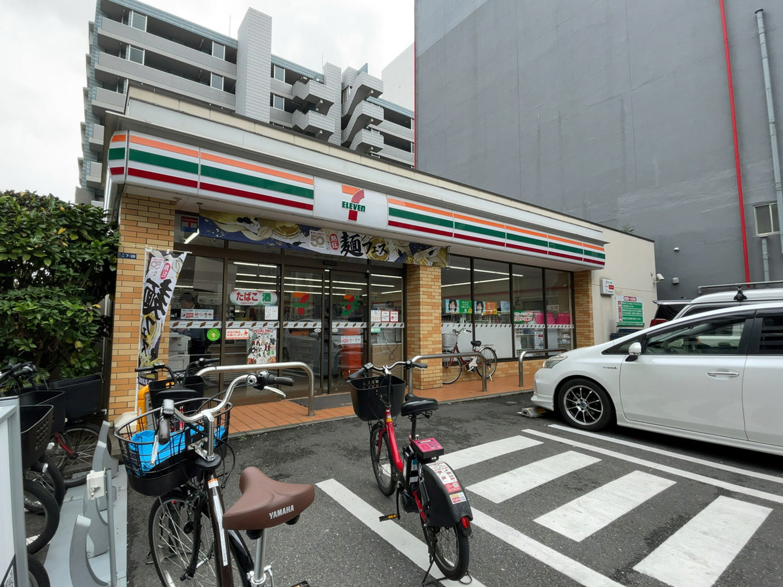 徒歩1分のセブンイレブン 港区海岸3丁目店