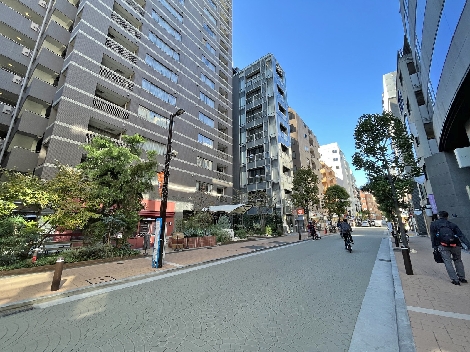 深瀬ビル前面の麻布十番大通り