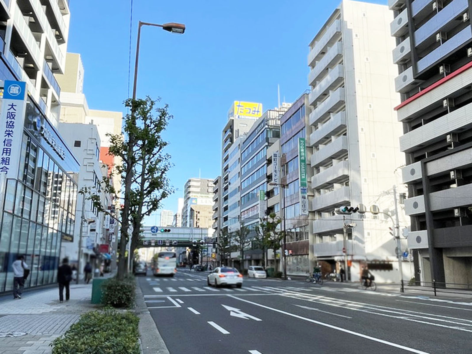 米澤ビル前面の通り