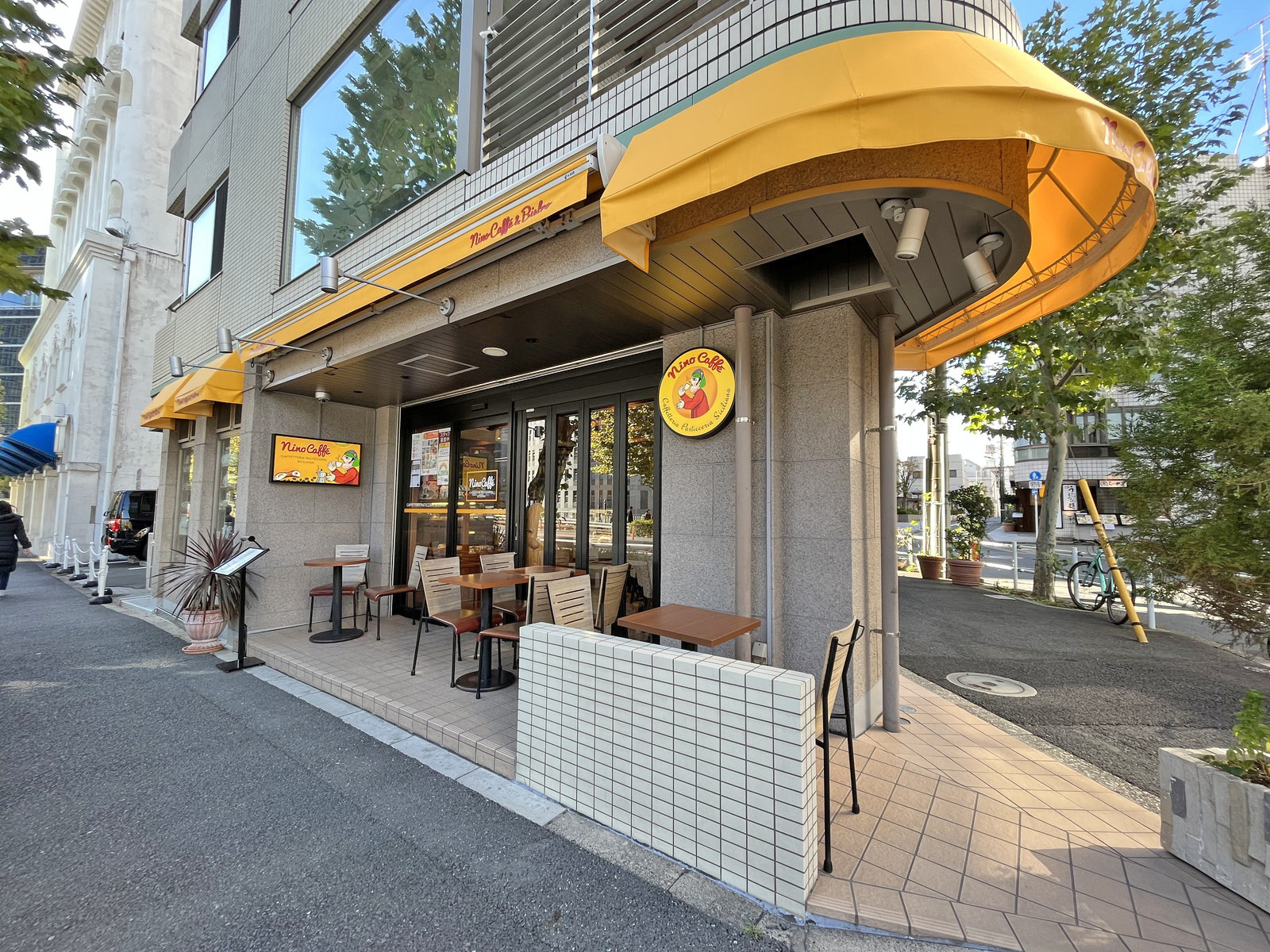 向かいのNino Caffe