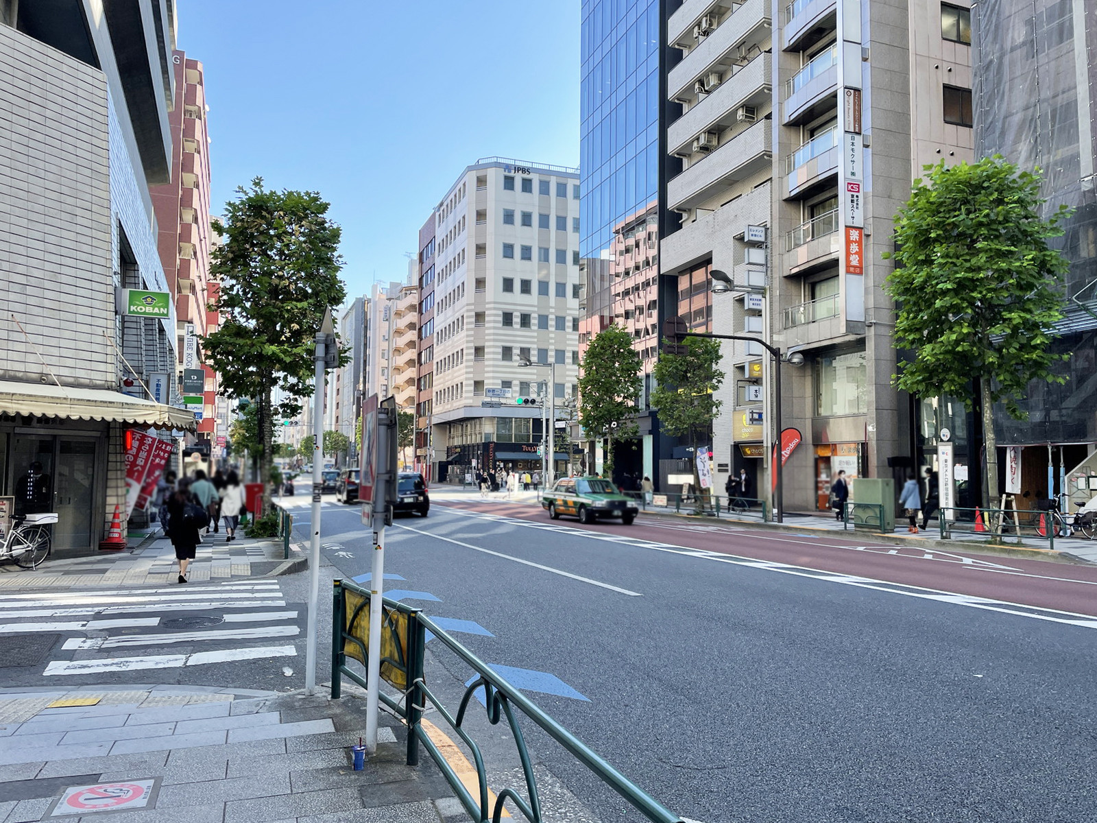 @WORK SHINJUKUGYOEN前面の新宿通り