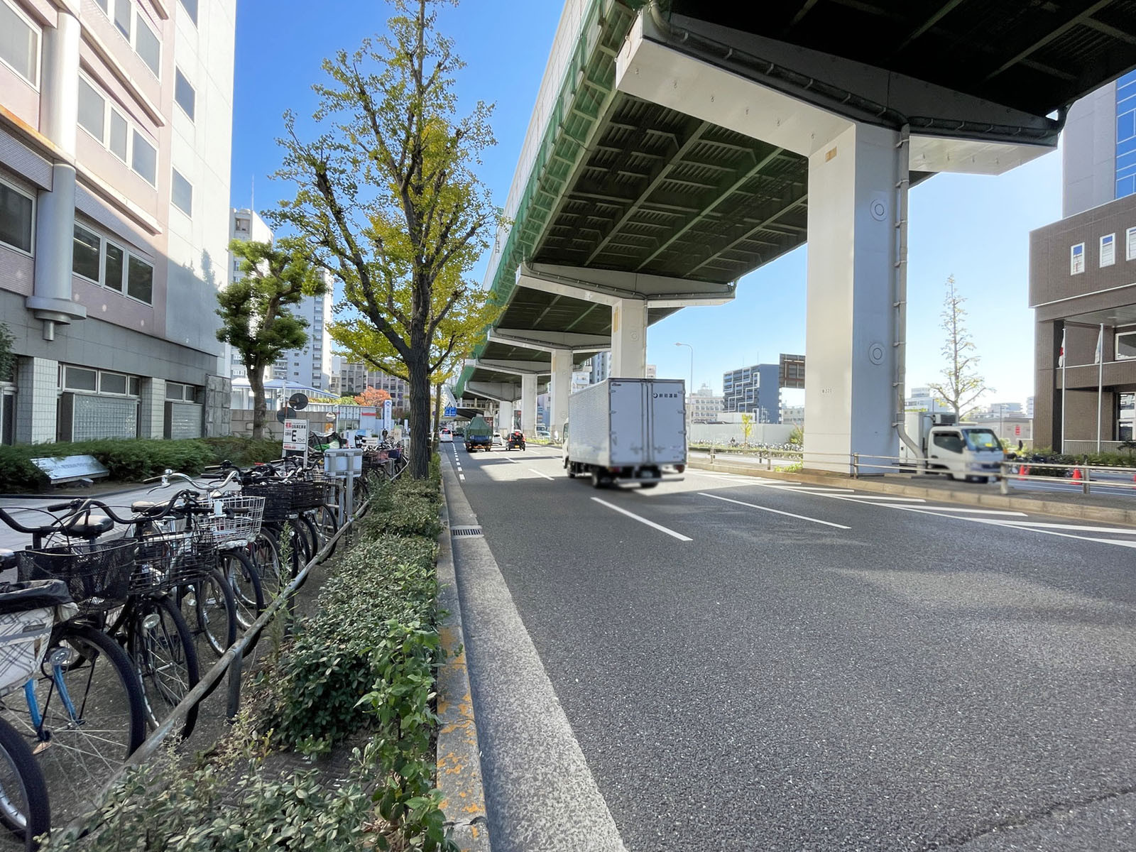 NLC森の宮ビル前面の通り