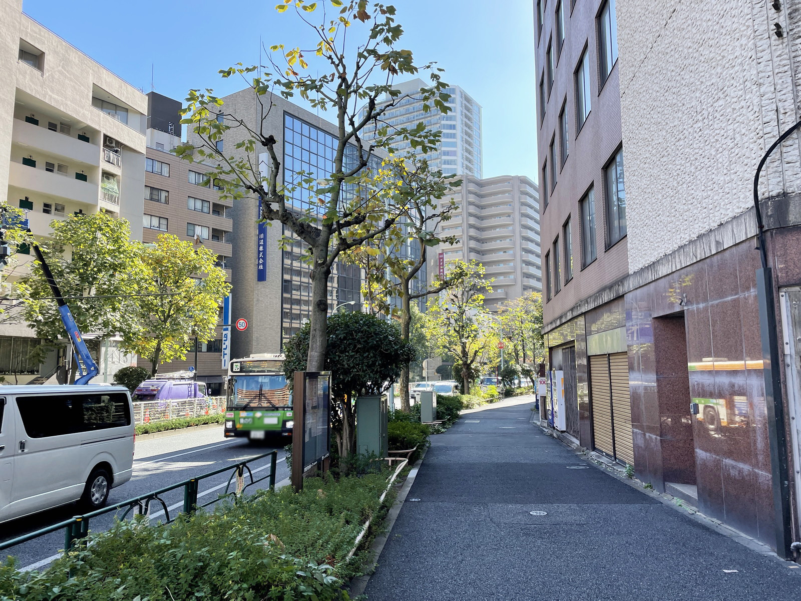 DeLCCS 新宿御苑前面の外苑西通り