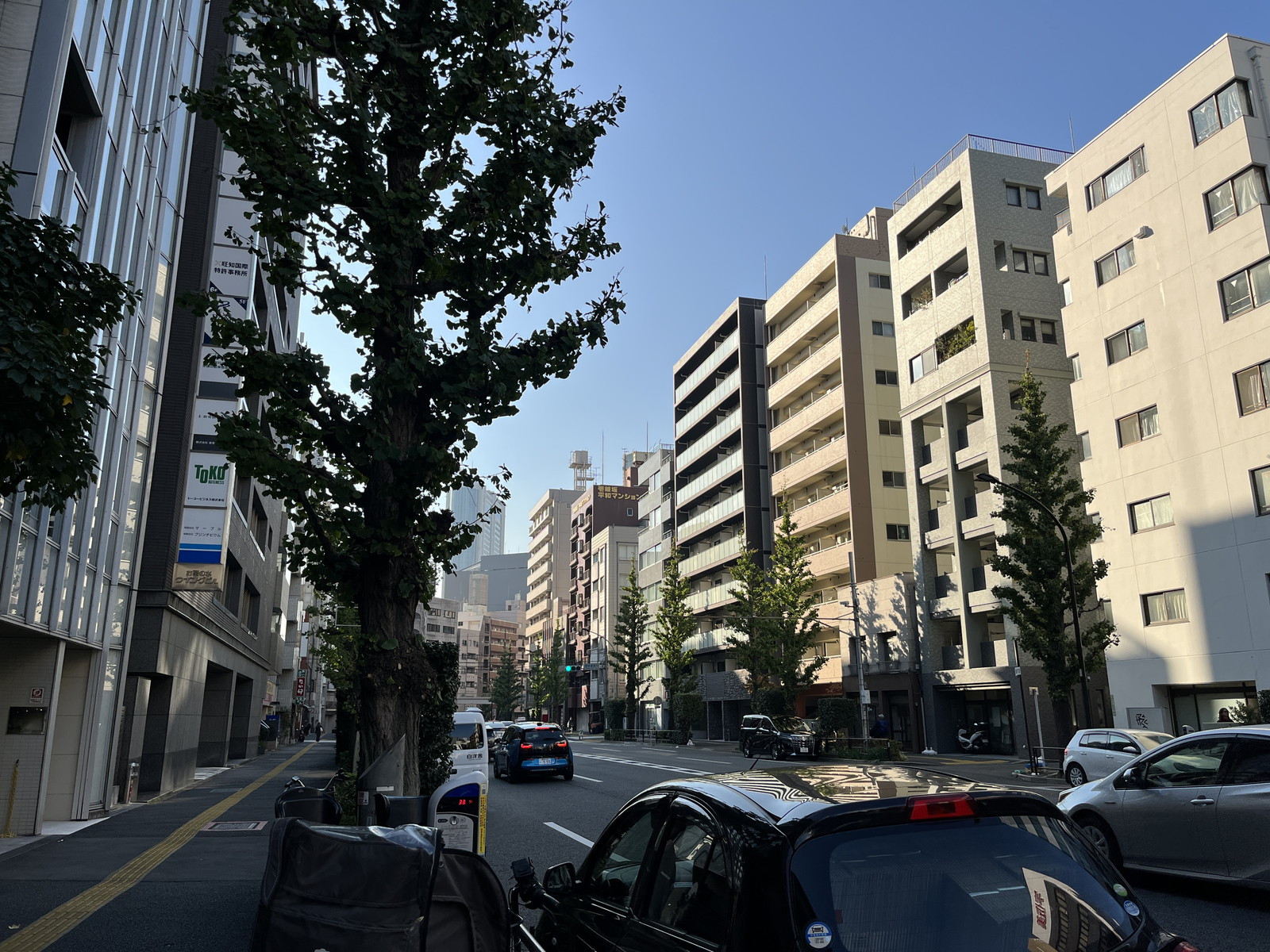壱岐坂通り沿いの立地