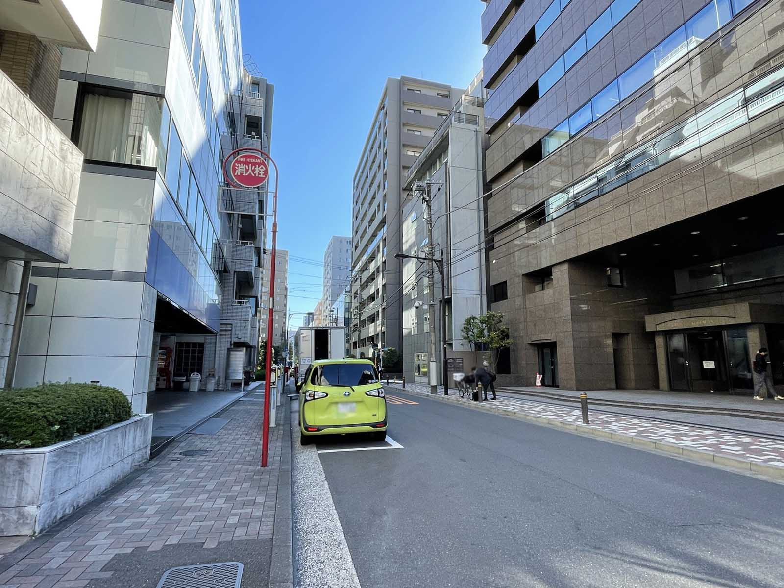 タキトミビル前面の大門通り