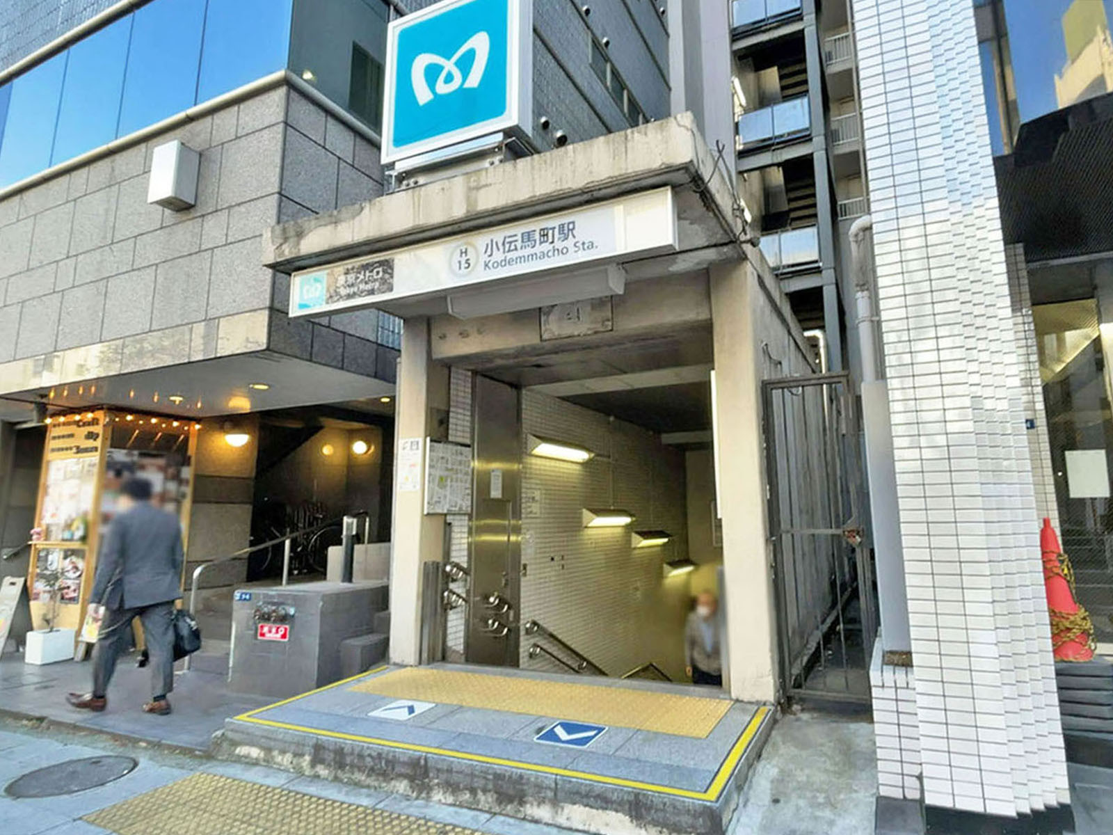 最寄りの「小伝馬町駅」