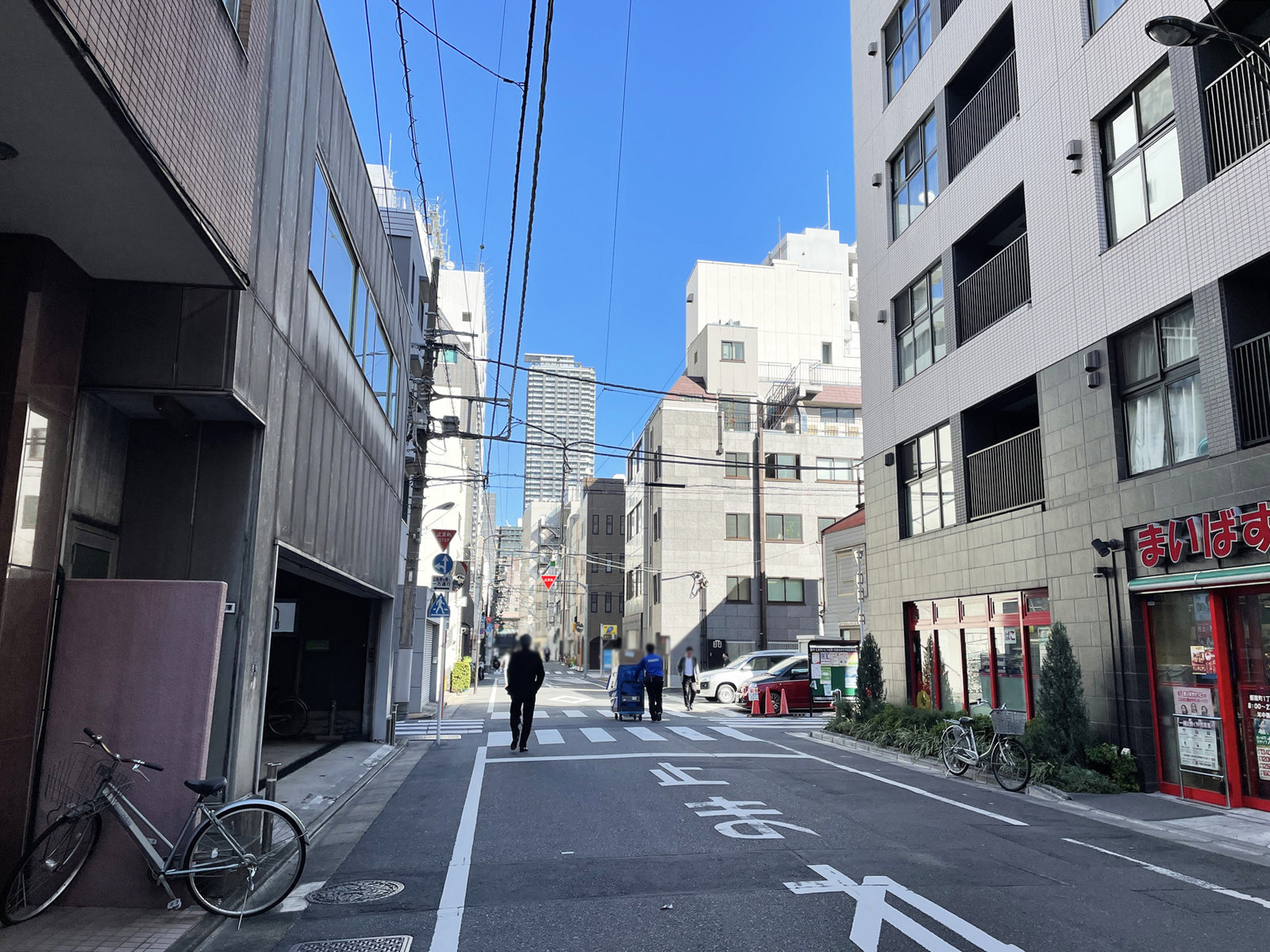 カナメビル前面の通り