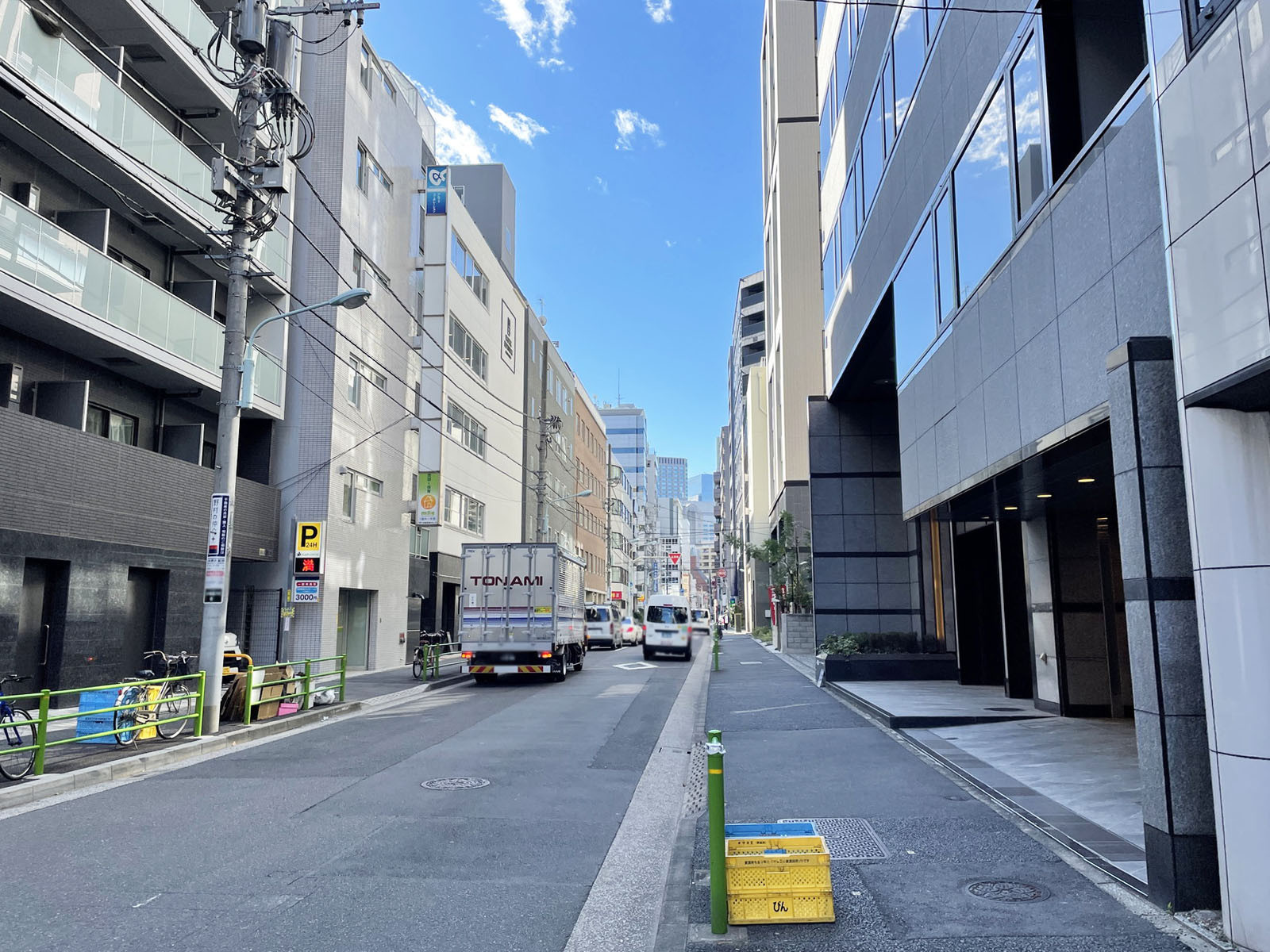 ハニー堀留第2ビル前面の通り