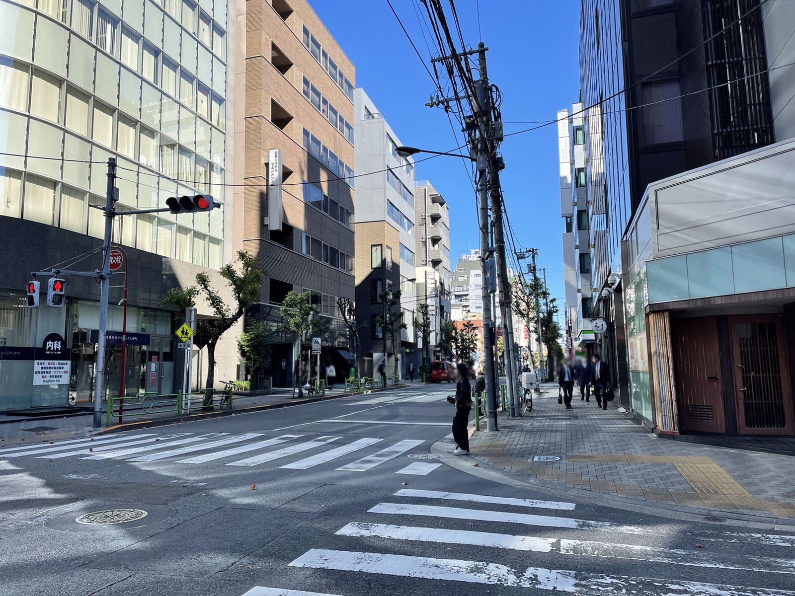 ユニコム人形町ビル前面の通り