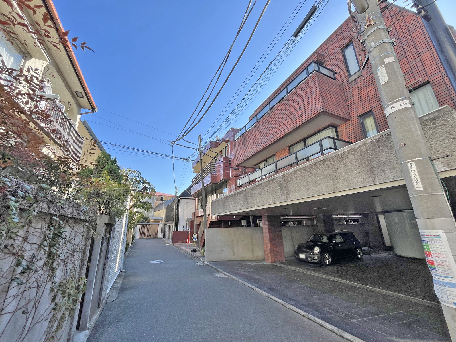 東京インテリア青山ビル北館前面通り