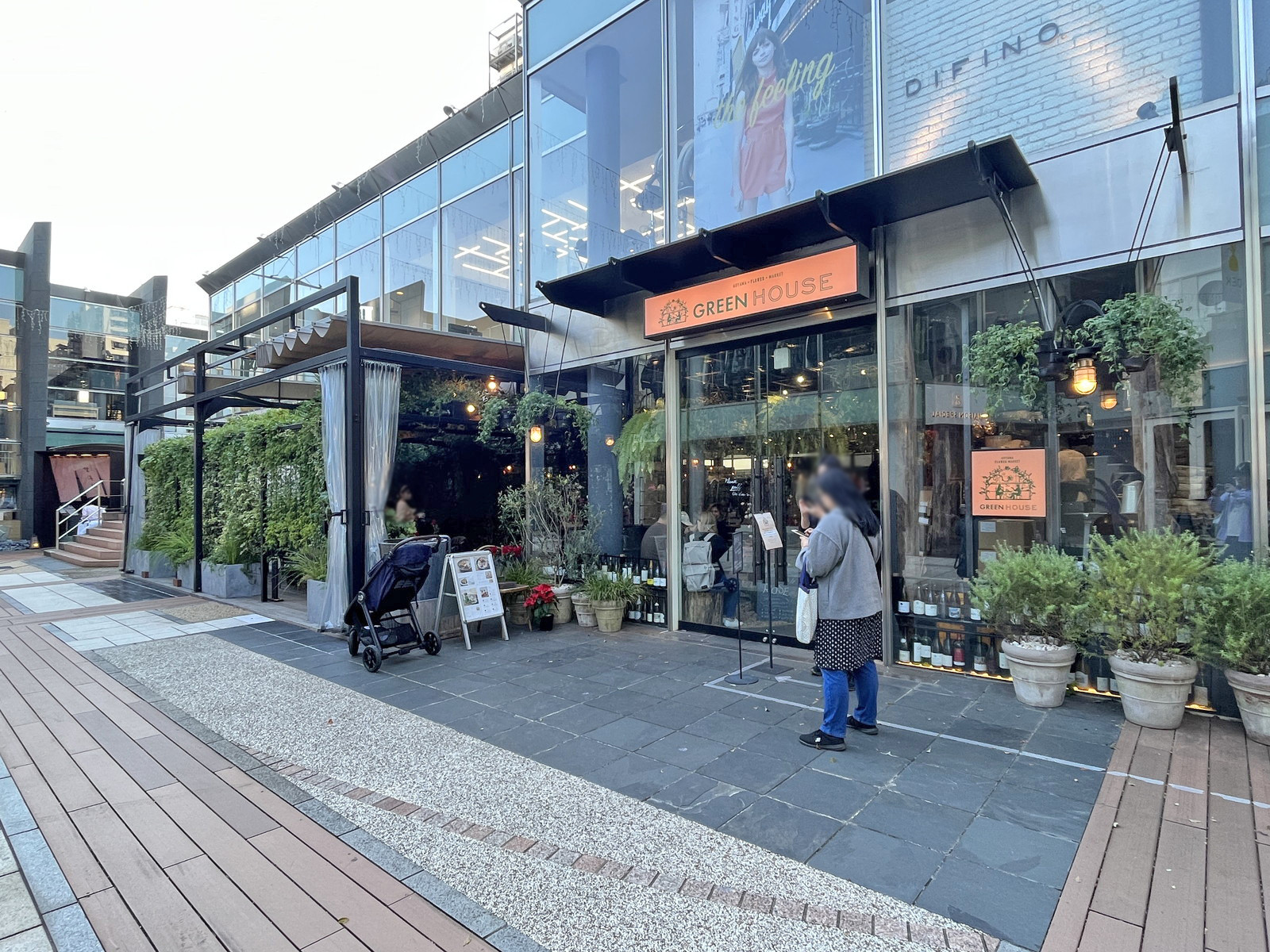 徒歩3分の青山フラワーマーケット GREEN HOUSE