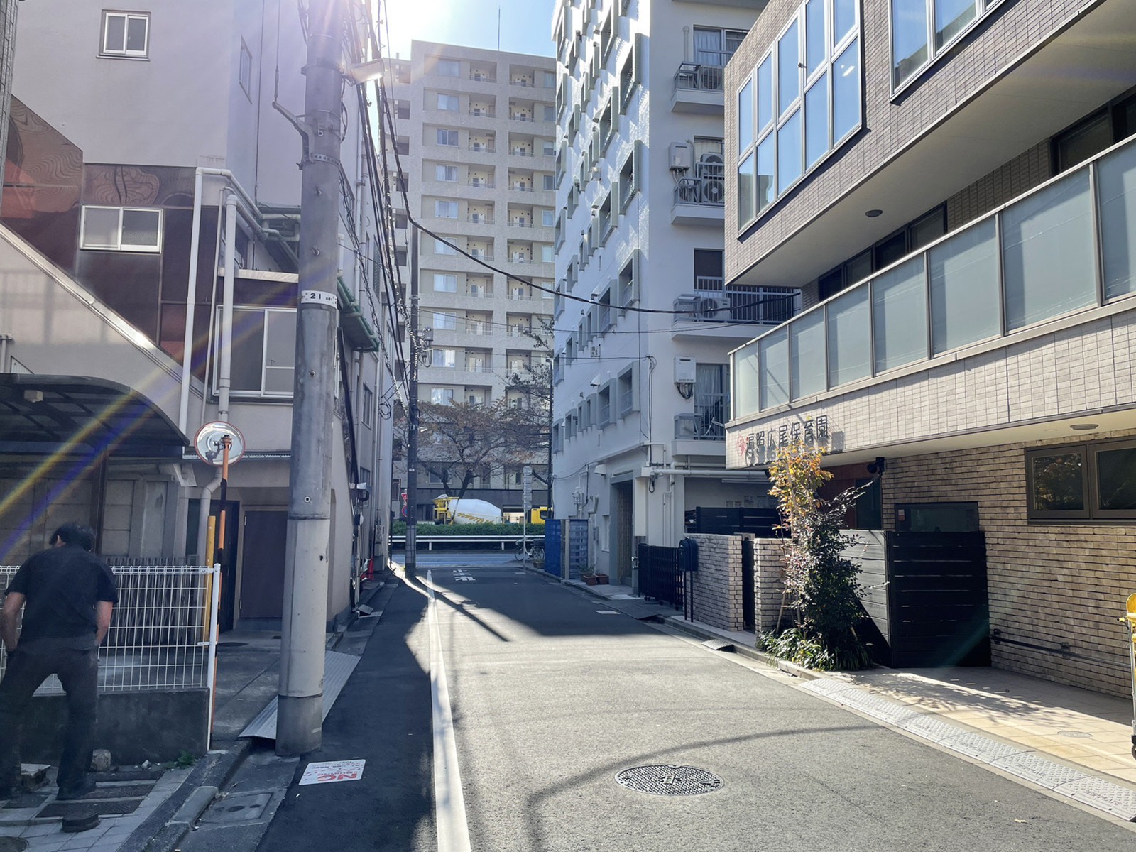 エストレーヤ広尾前面の通り