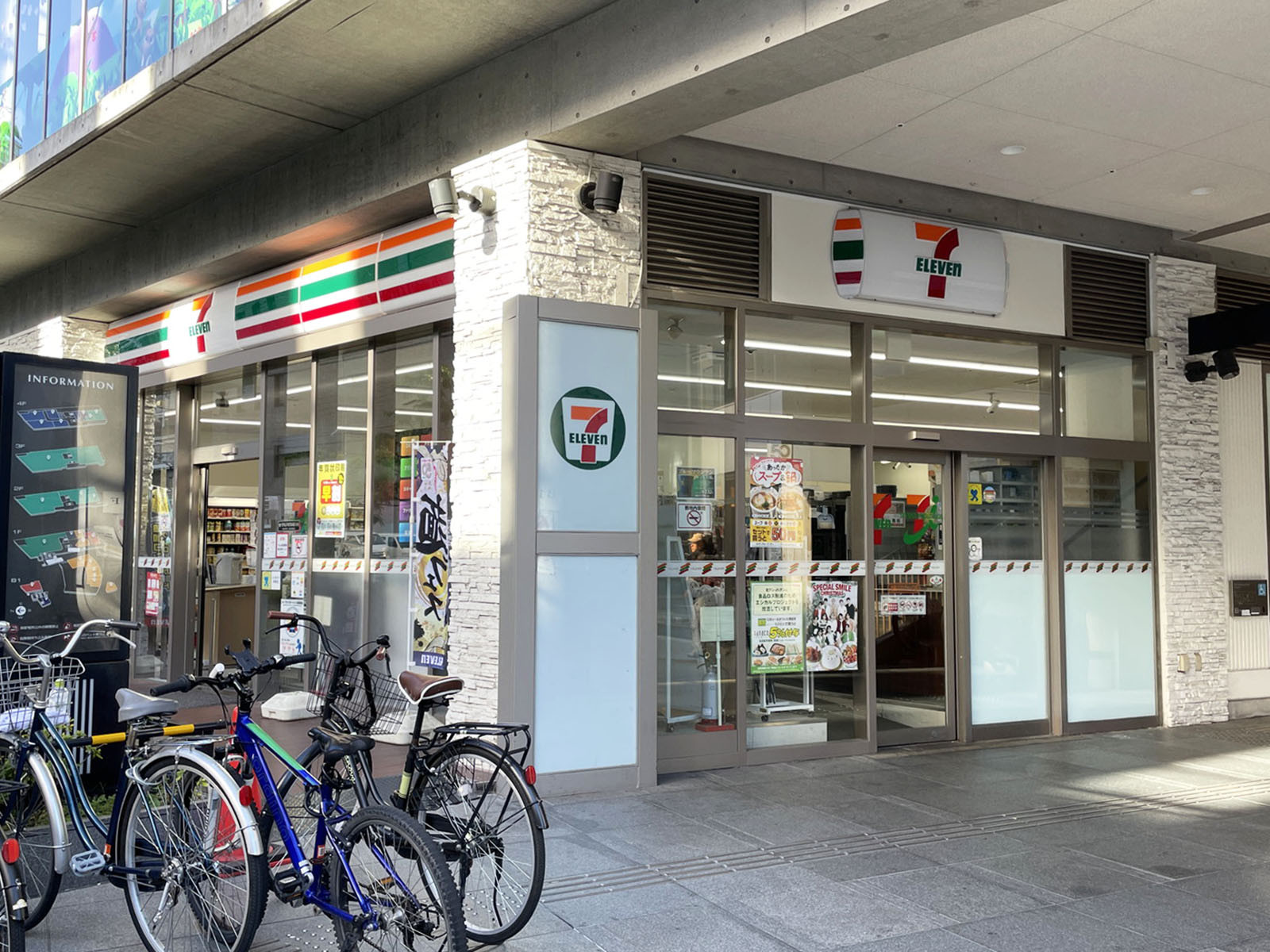 付近のセブンイレブン 堂島クロスウォーク店