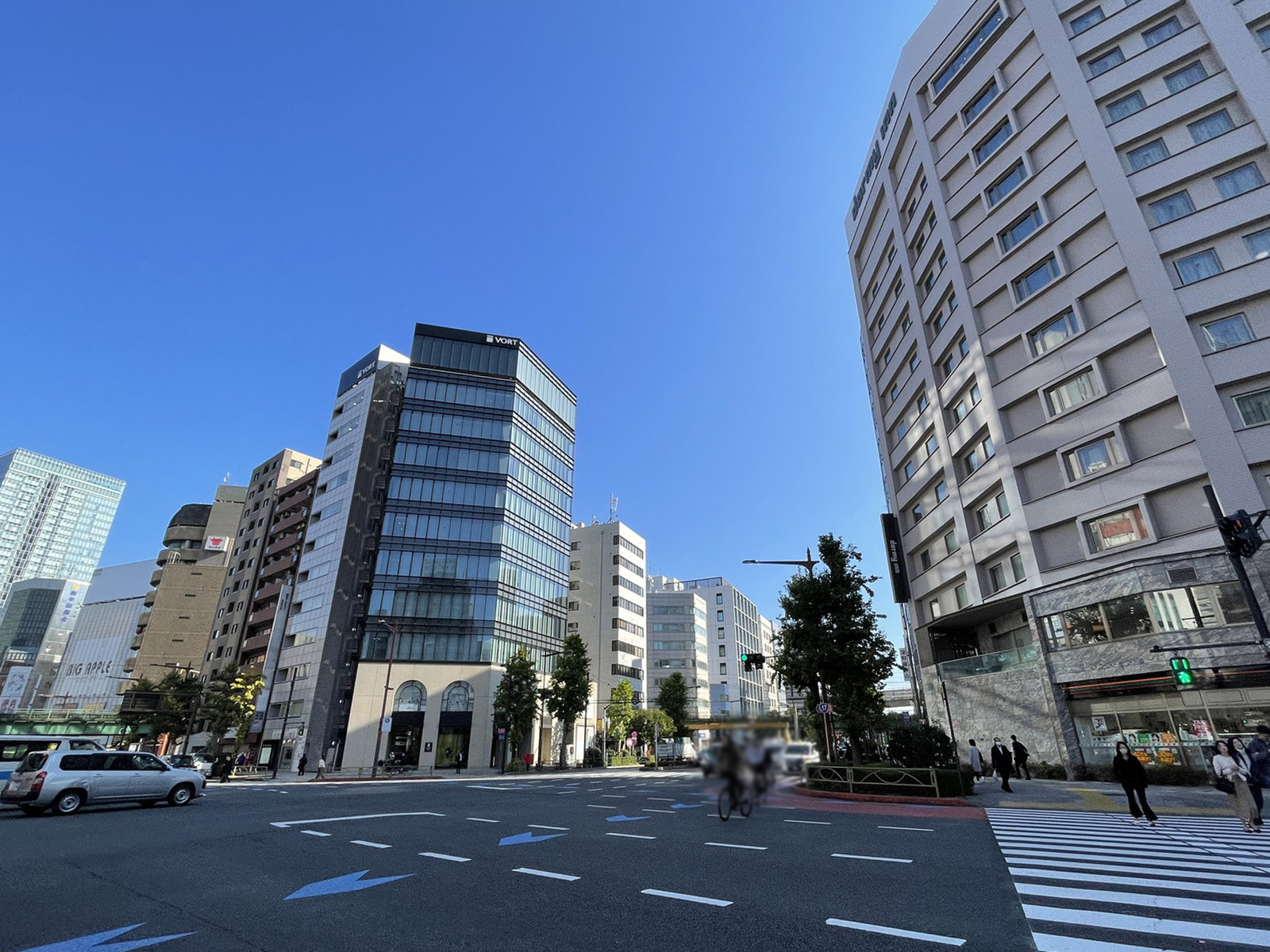 VORT秋葉原maxim前面の通り