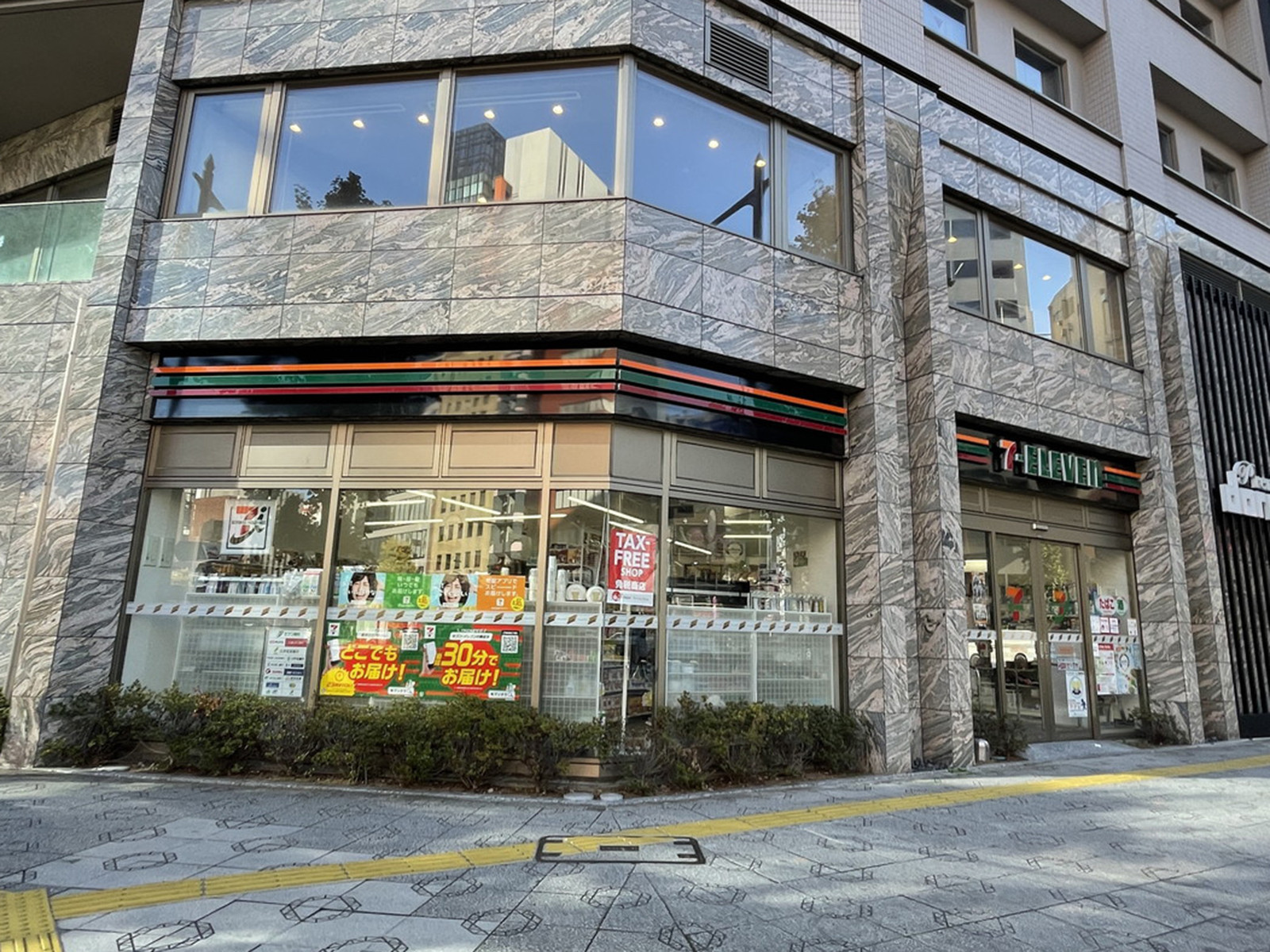 徒歩2分のセブンイレブン神田須田町中央通り店