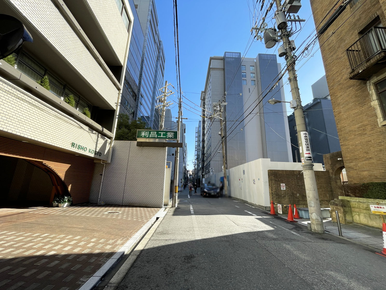 フジタ東洋紡ビル前面の通り