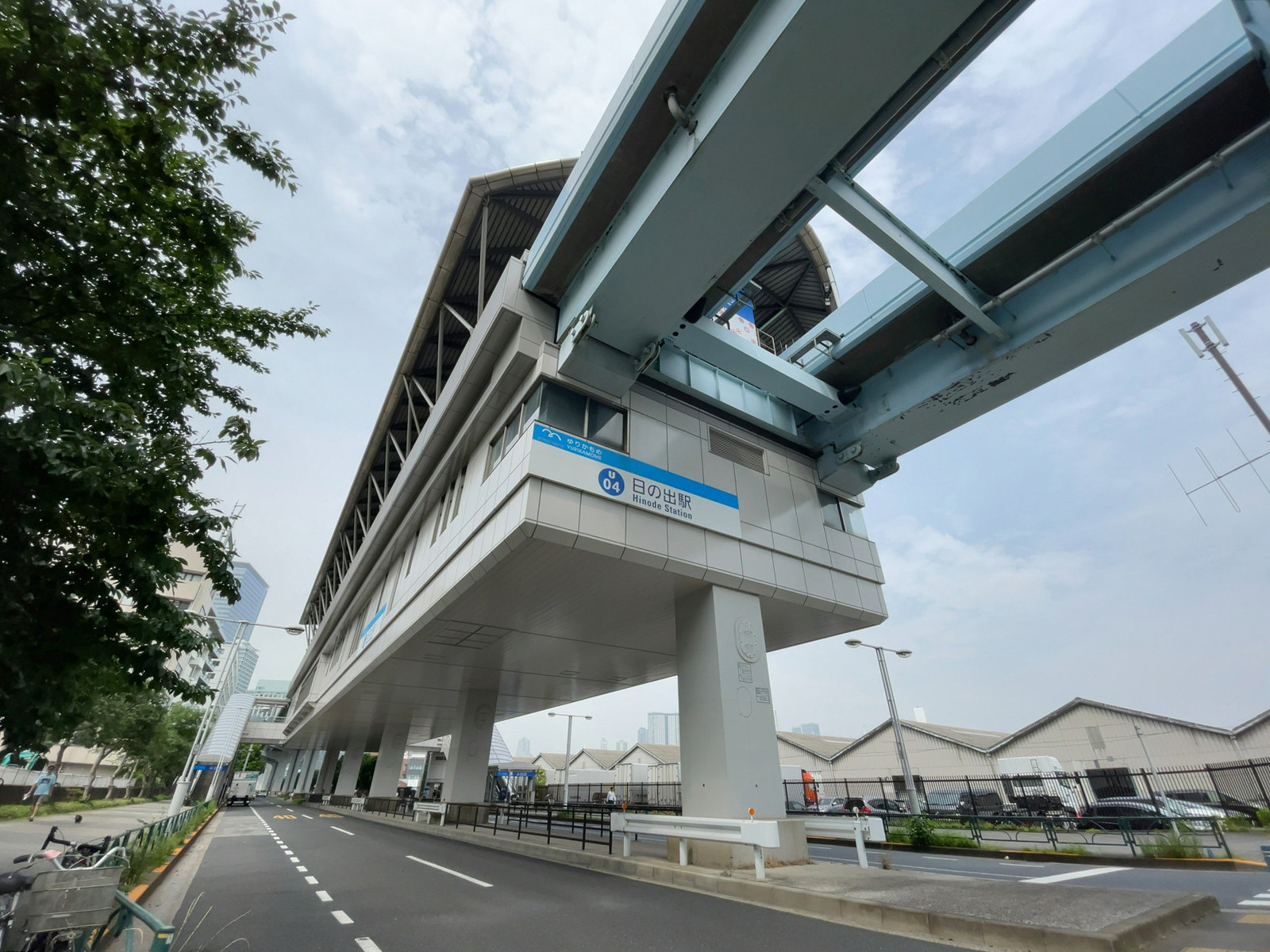 最寄りの「日の出駅」