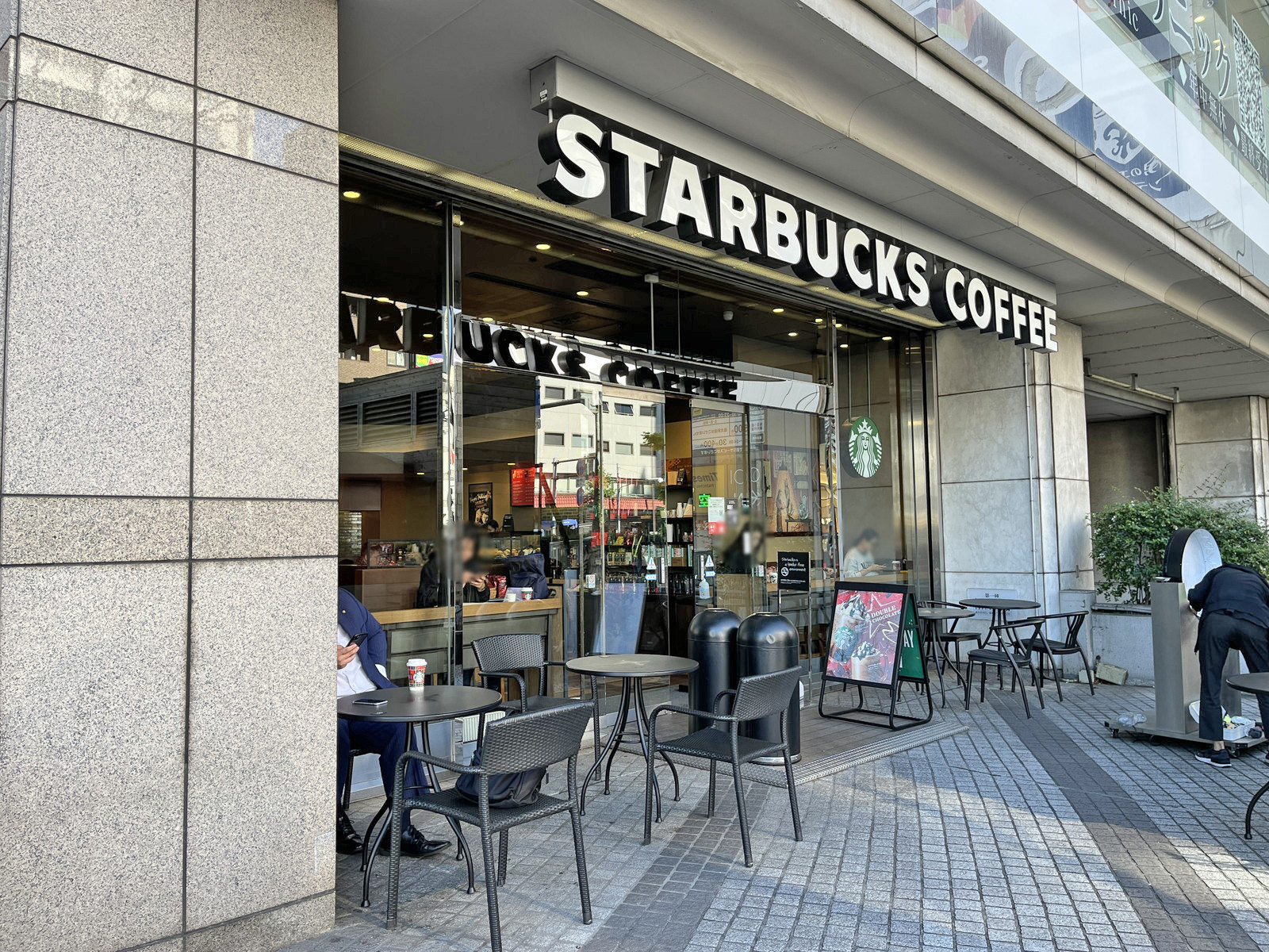 隣のスターバックス錦糸町丸井店