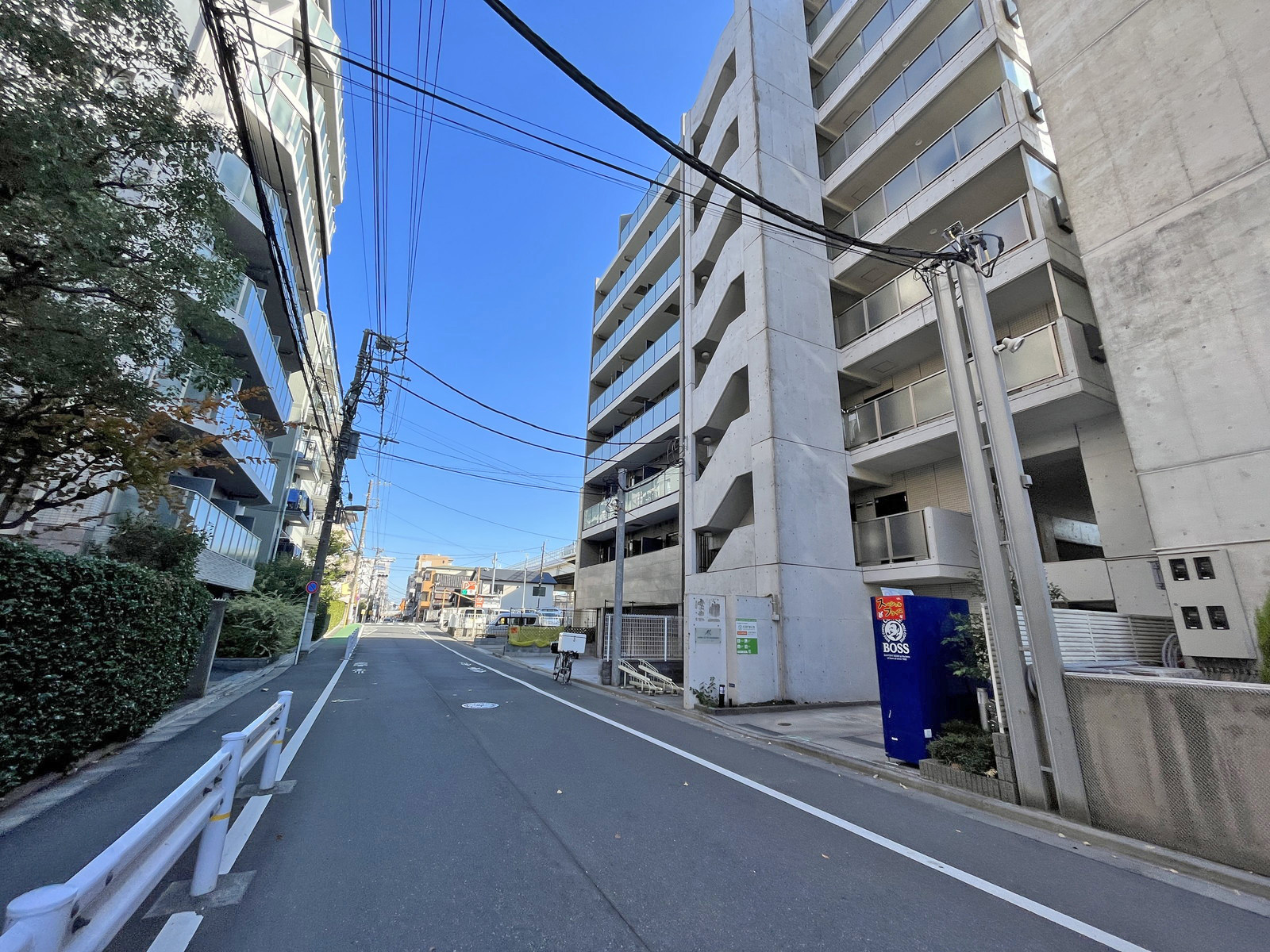 TMK BLDG前面通り