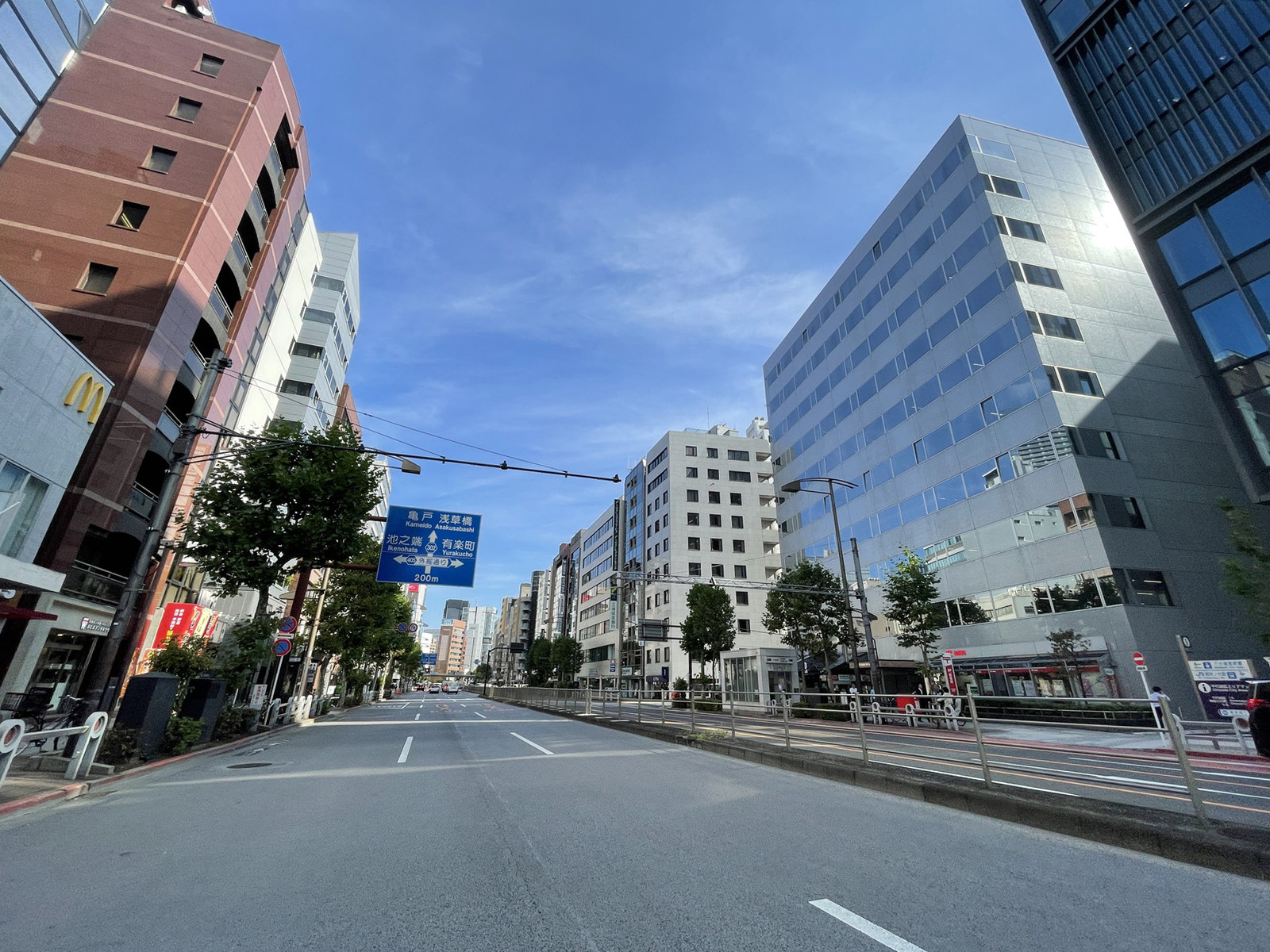 小川町北ビル前面の通り
