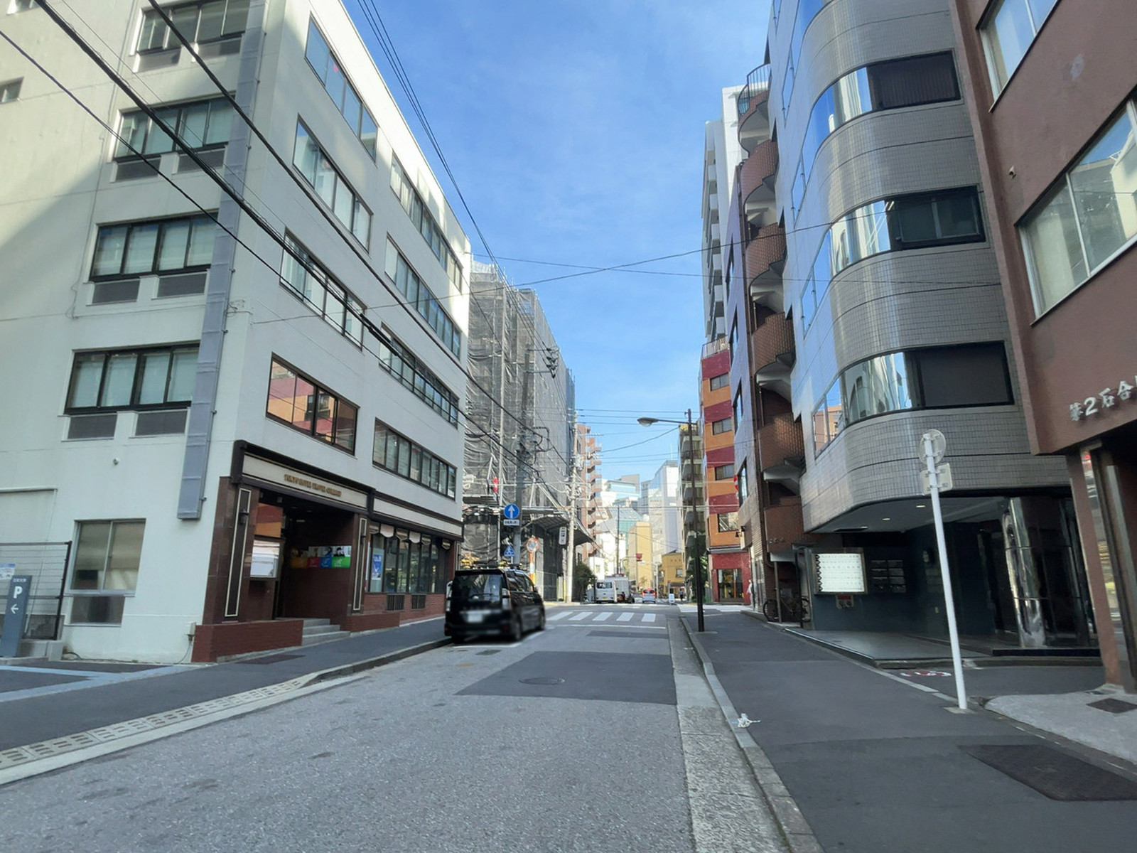 伊澤ビル前面の通り