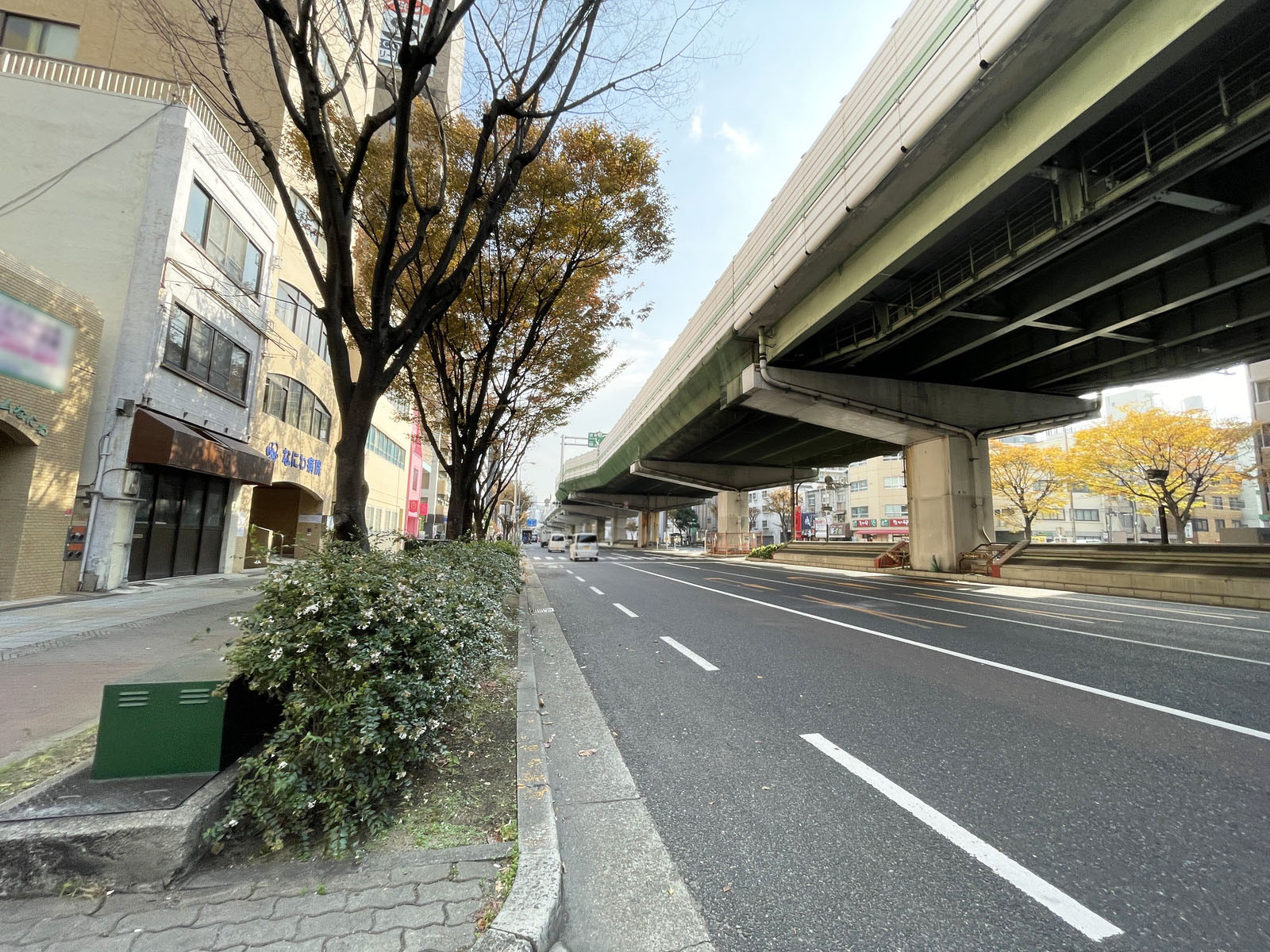 ダイトービル前面の通り