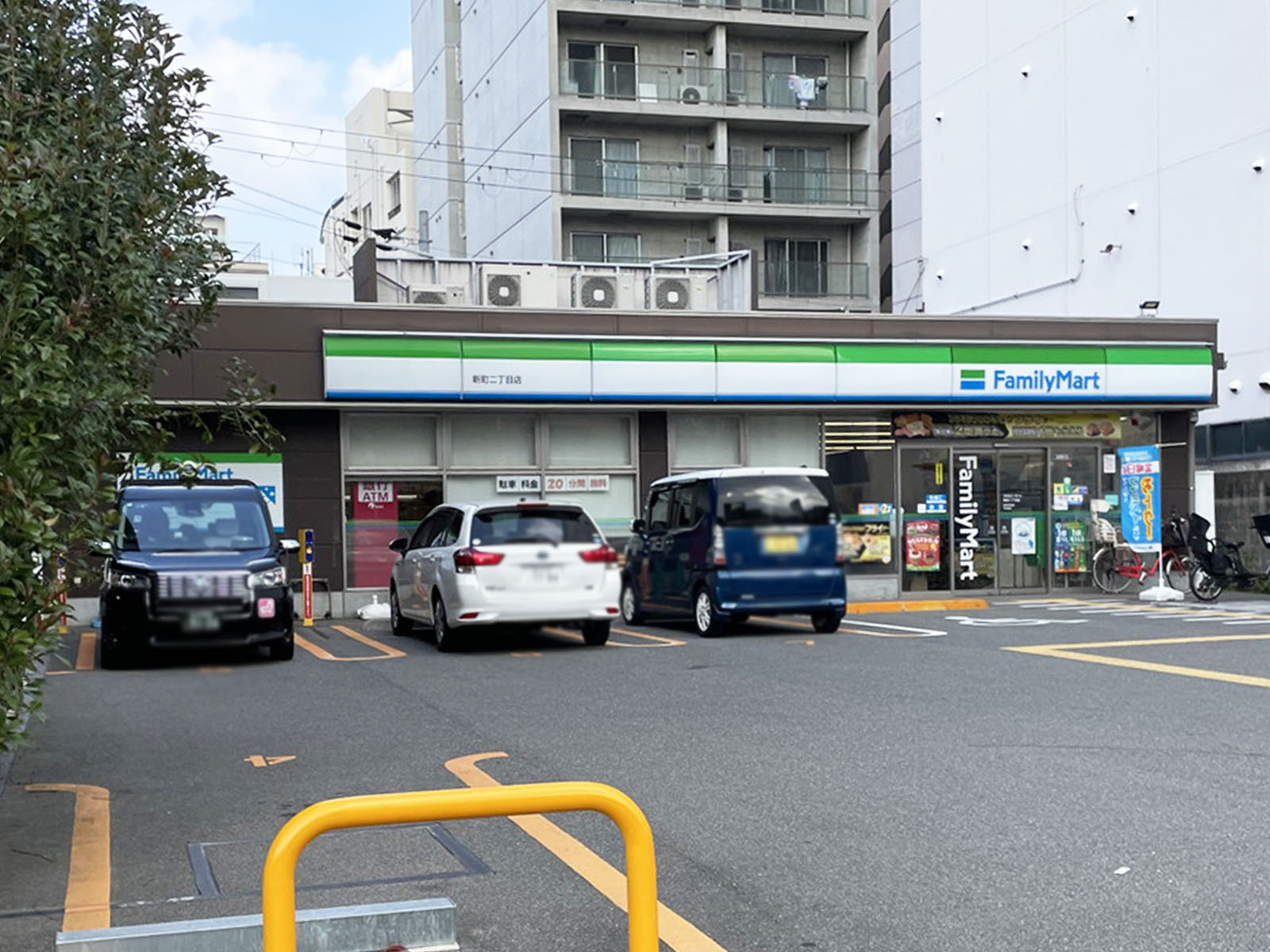 同じ通りにあるファミリーマート 新町二丁目店