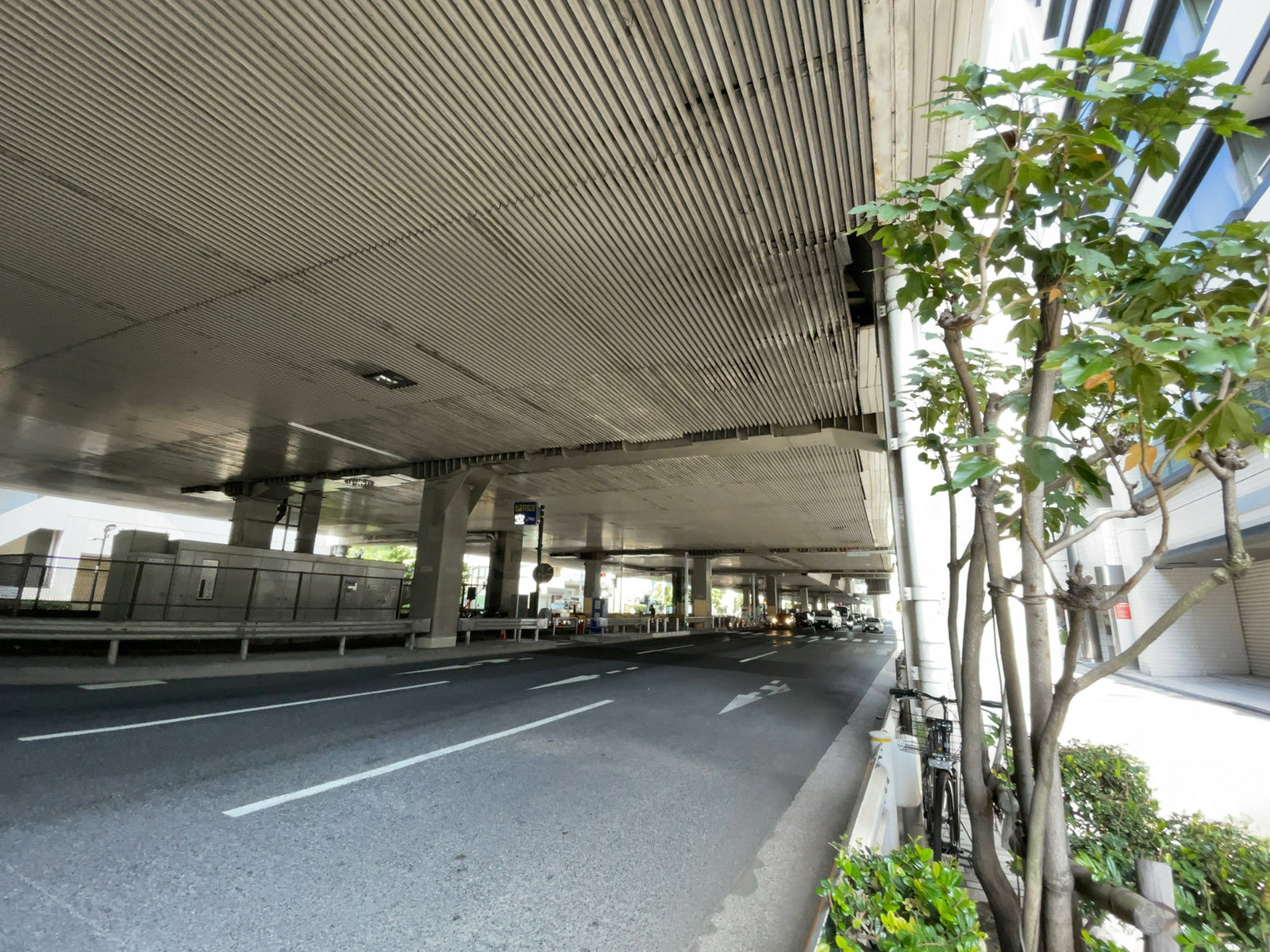 平成本社海岸ビルディング前面の通り