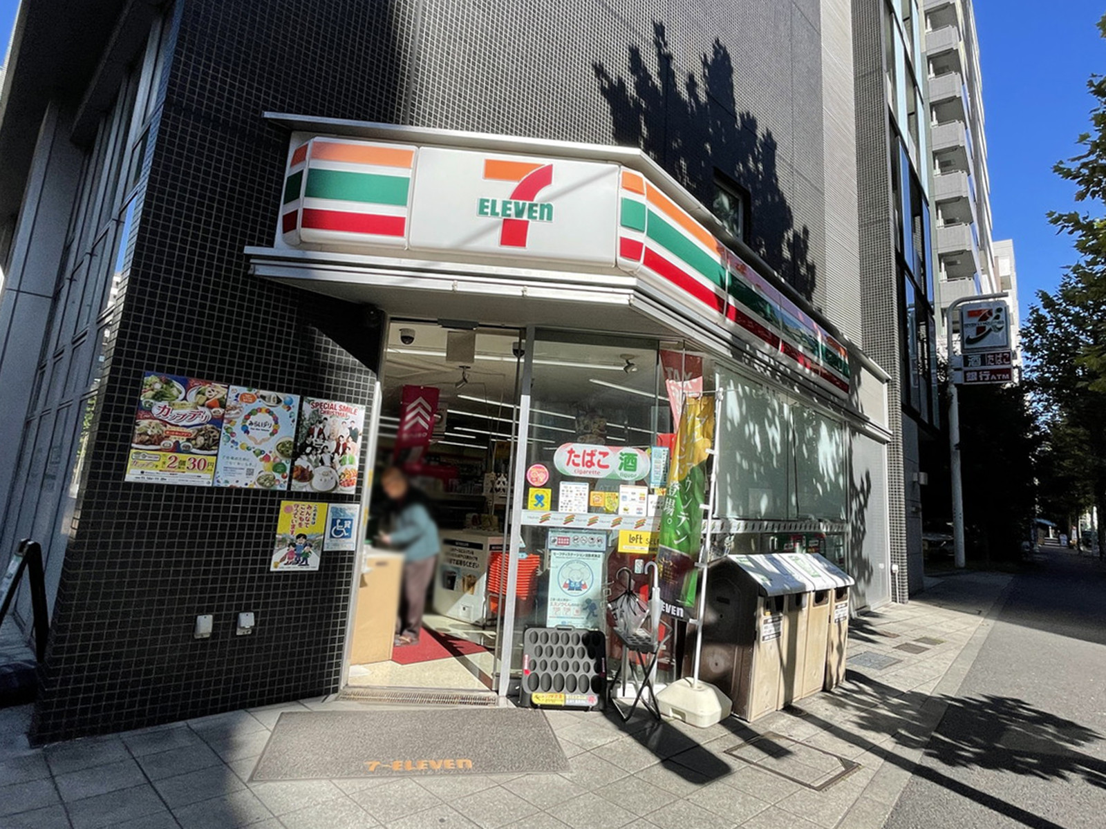 徒歩1分のセブンイレブン千代田岩本町2丁目店