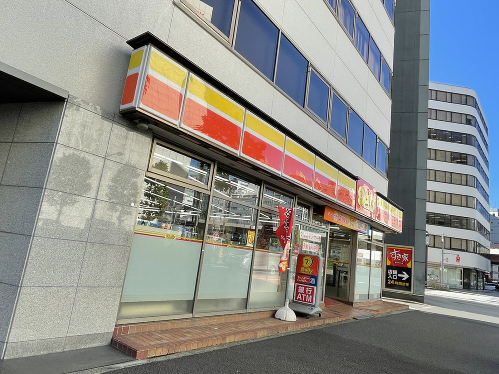 徒歩1分のデイリーヤマザキ岩本町3丁目店
