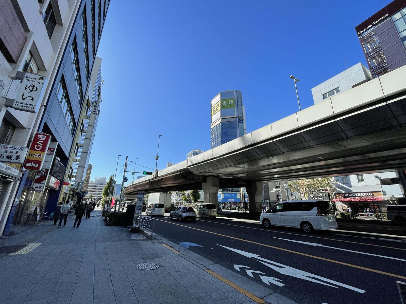 第3東ビル前面の通り