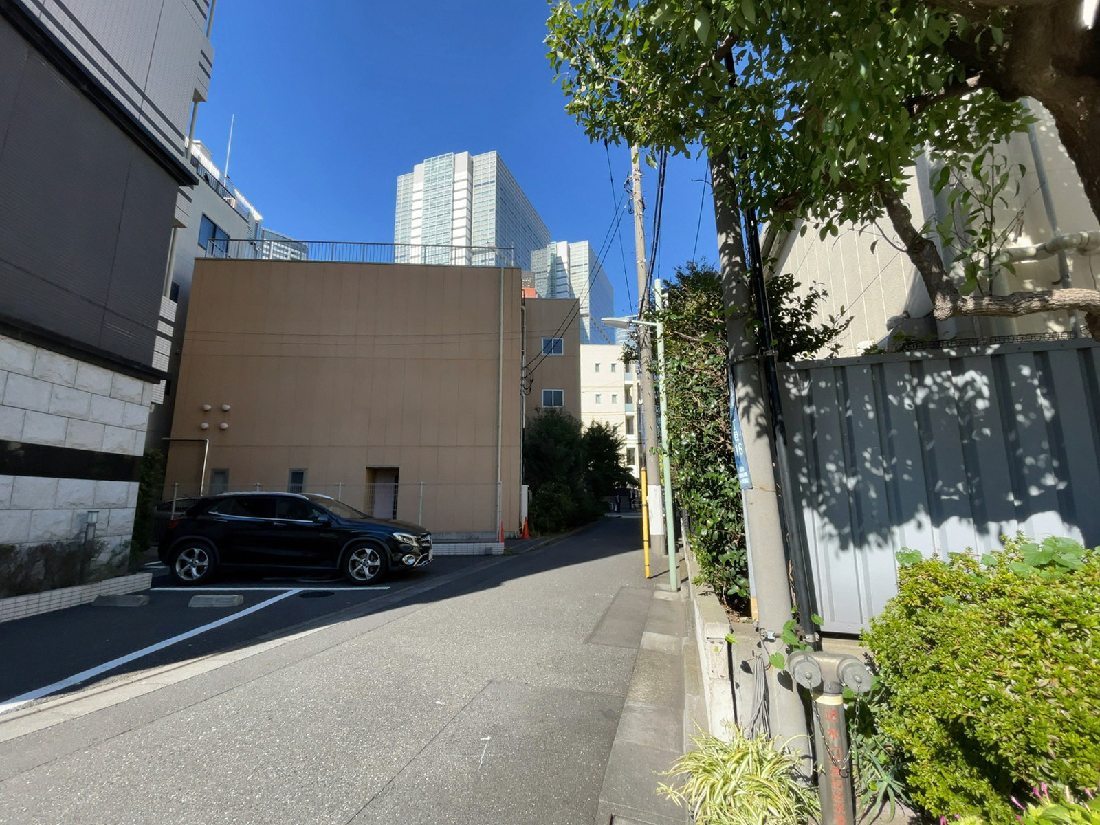舟正ビル前面の通り