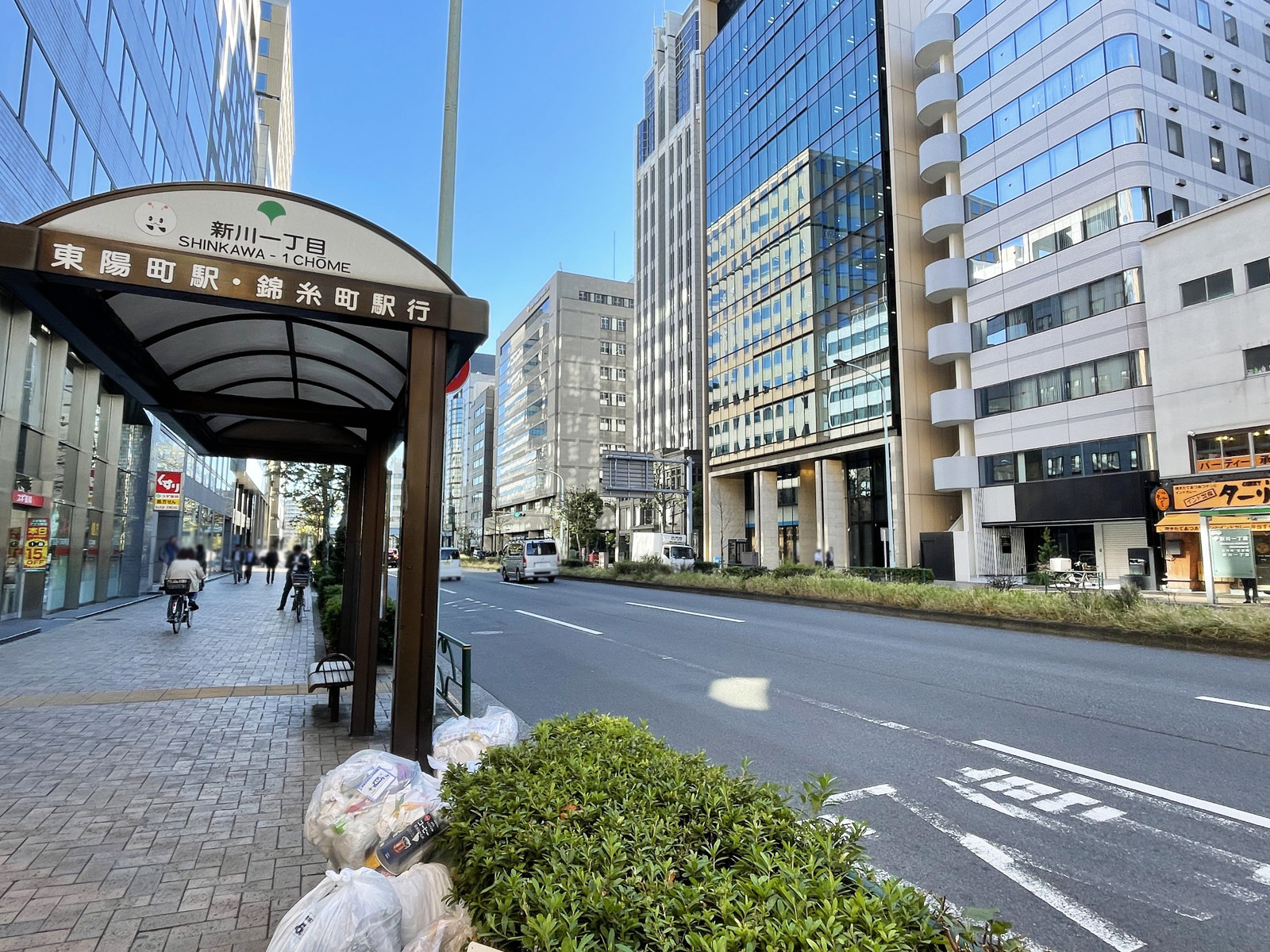 横川ビル前面の永代通り
