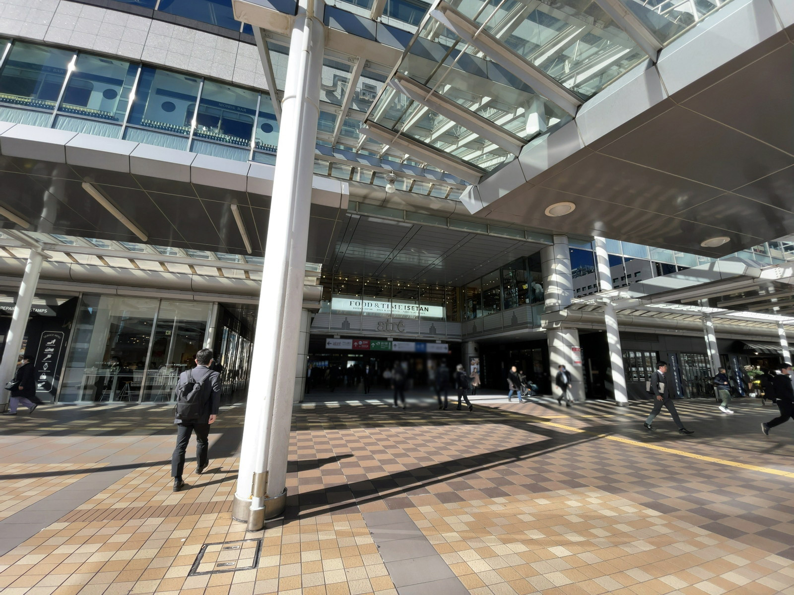 最寄りの「品川駅」