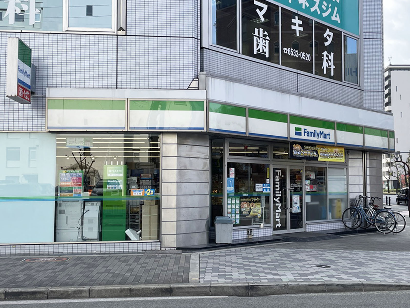 同じ通りにあるファミリーマート 南堀江三丁目店