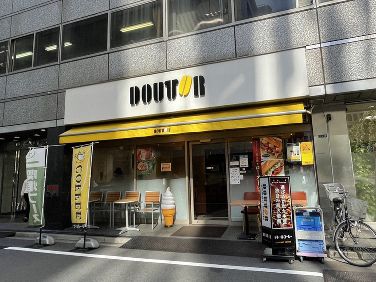 並びのドトールコーヒーショップ日本橋本町店