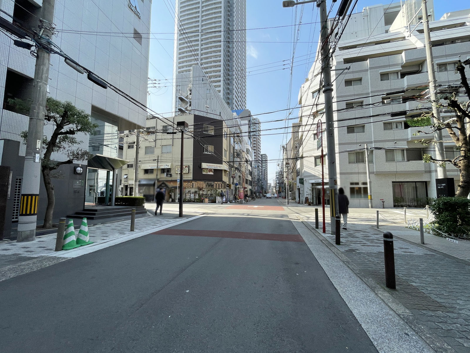 四ツ橋パークビル前面の通り