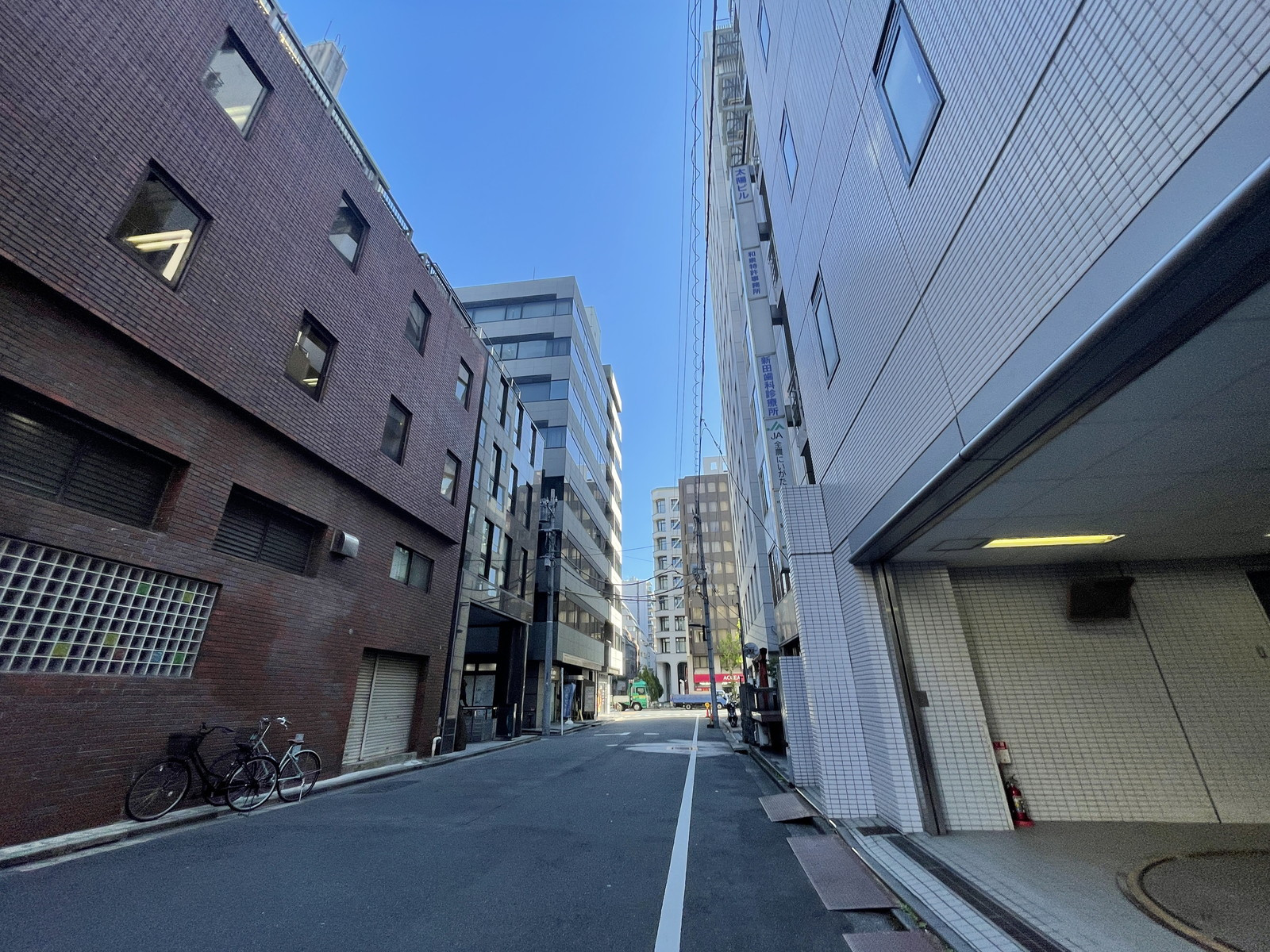三井ビル前面の通り