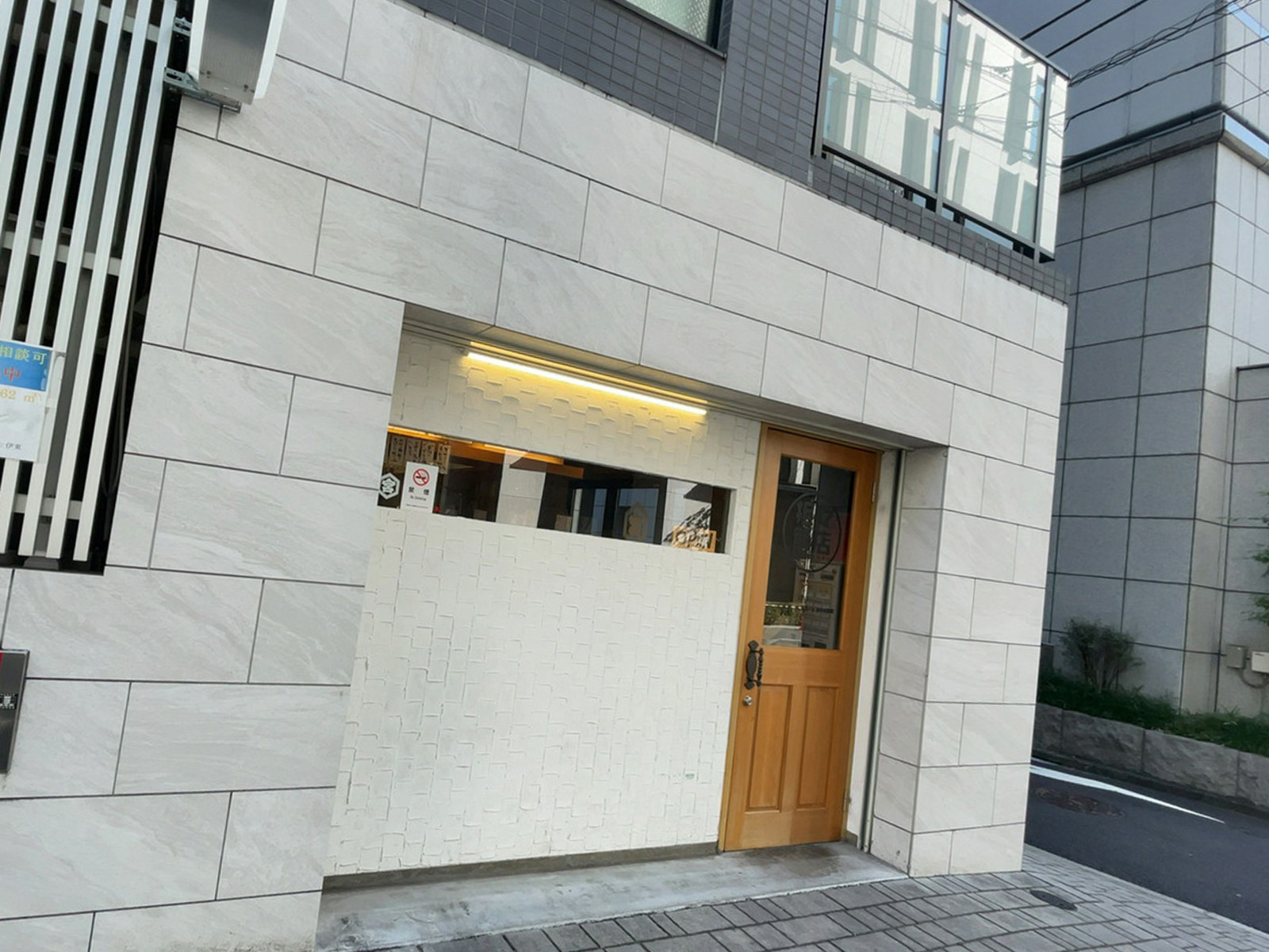 周辺には飲食店が点在