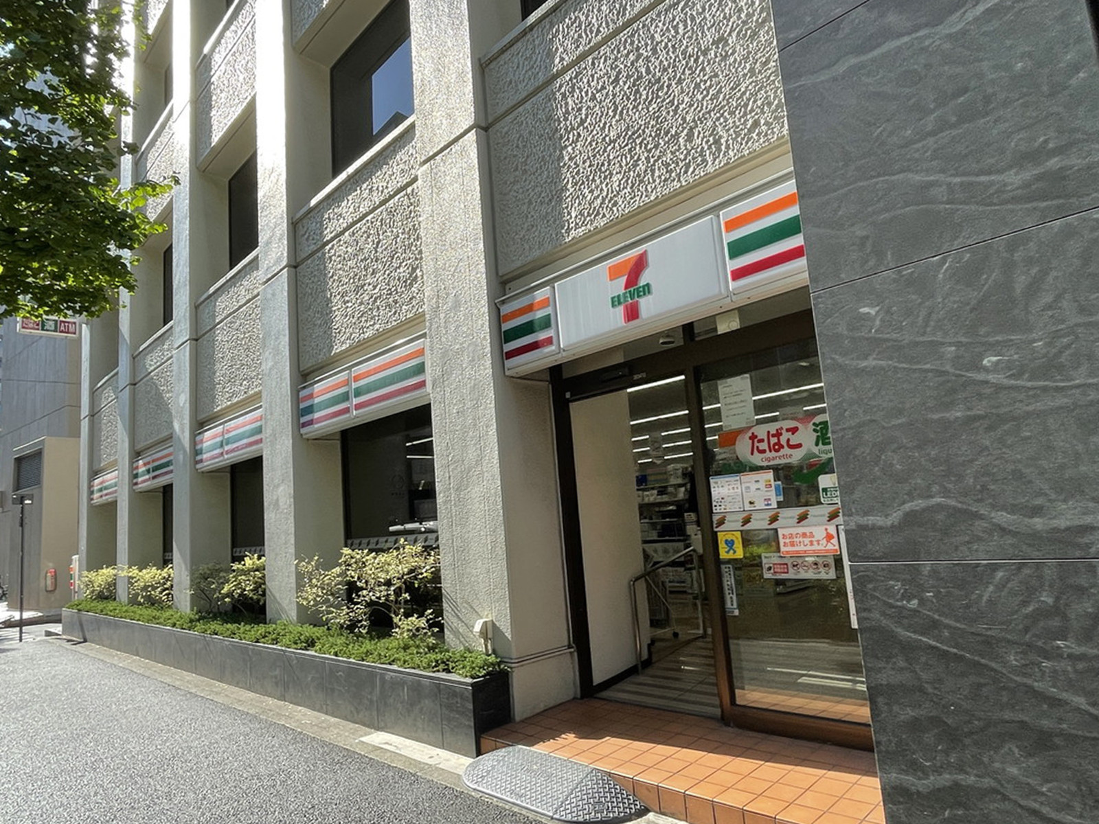 徒歩1分のセブンイレブン神田錦町千代田通り店
