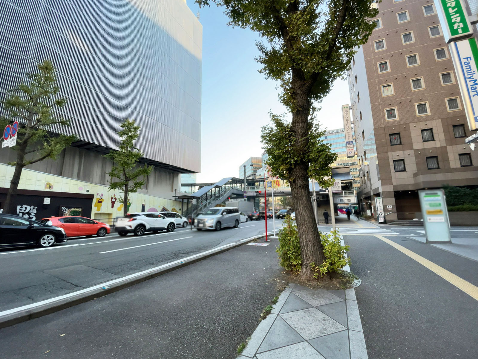 NMF博多駅前ビル前面の通り