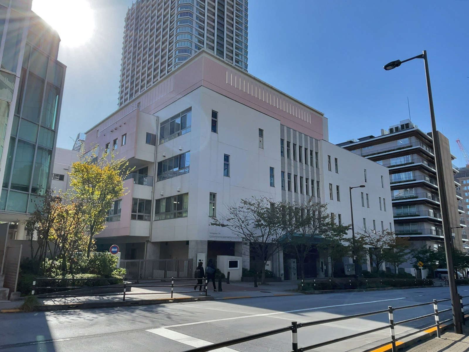 徒歩3分の品川区立御殿山小学校
