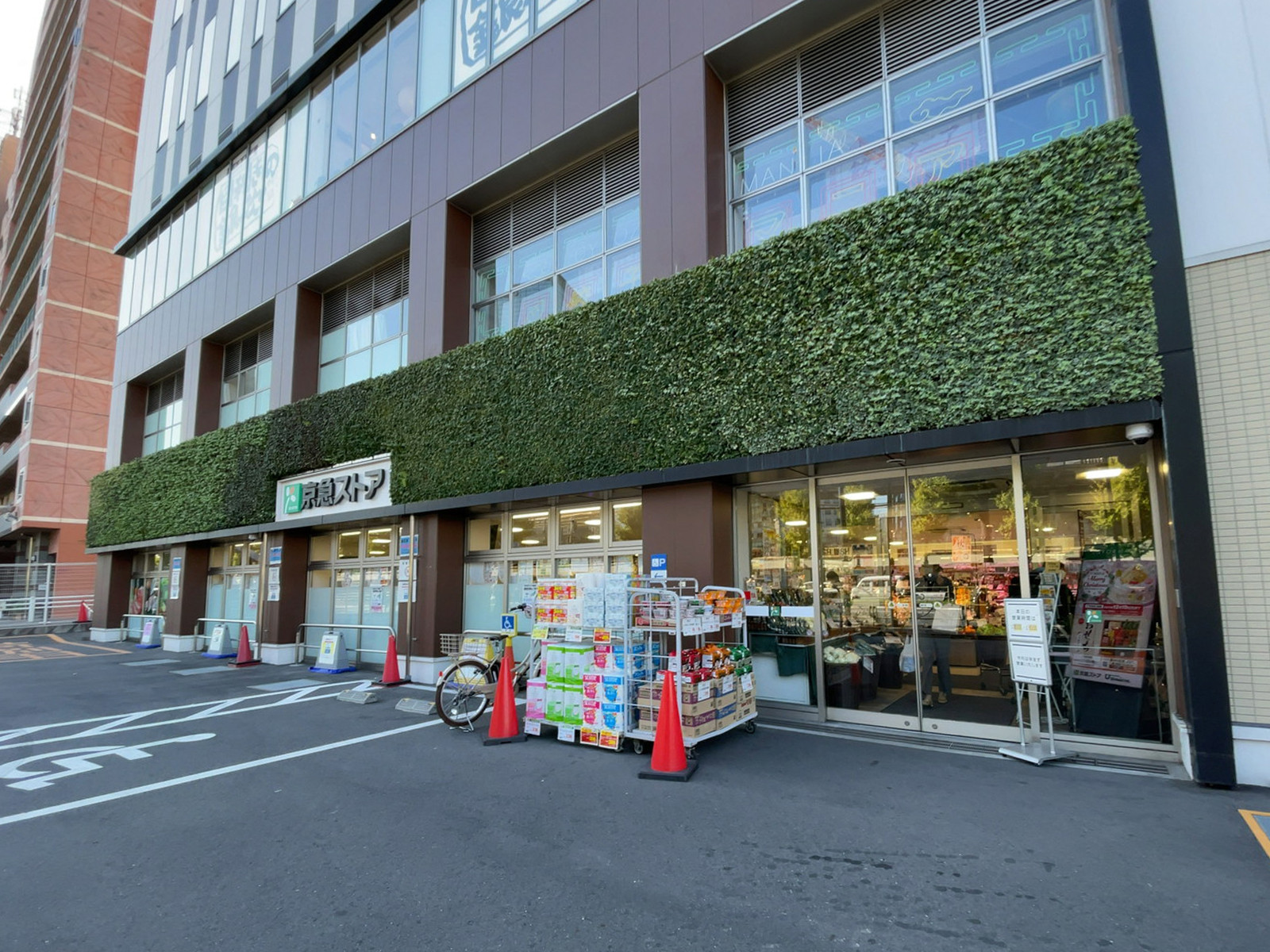 至近の京急ストア 高輪店