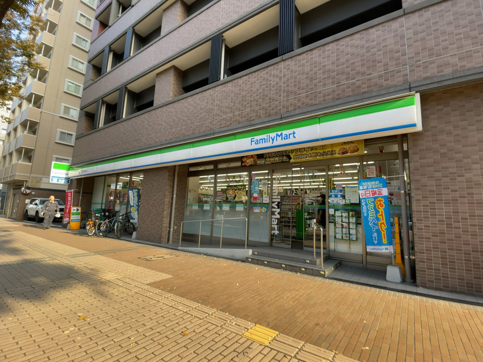 徒歩3分のファミリーマート 博多大博通り店