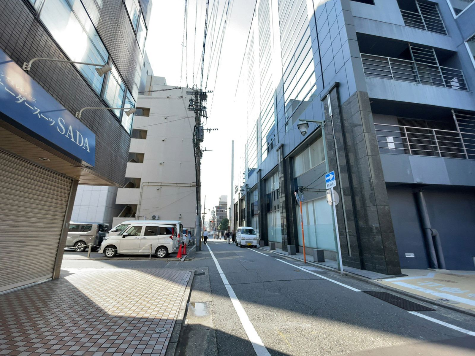 SO HAKATAビル前面の西門通り
