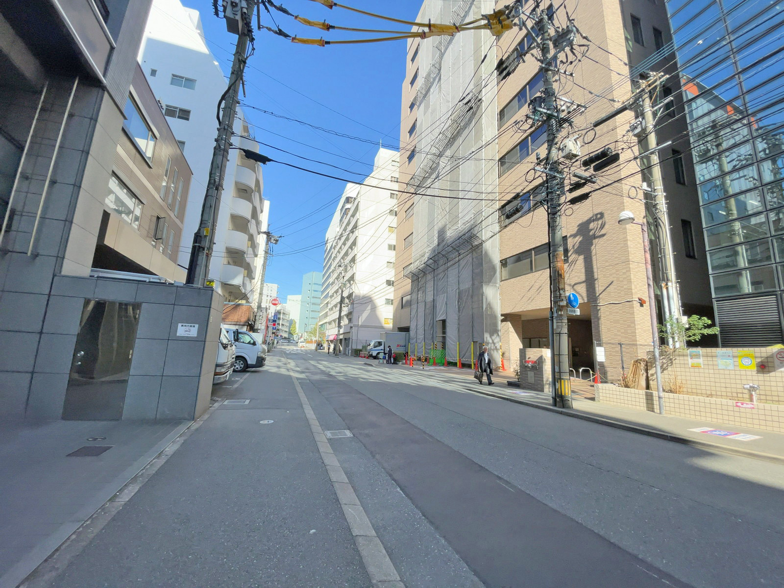 井門博多駅前ビル前面通り