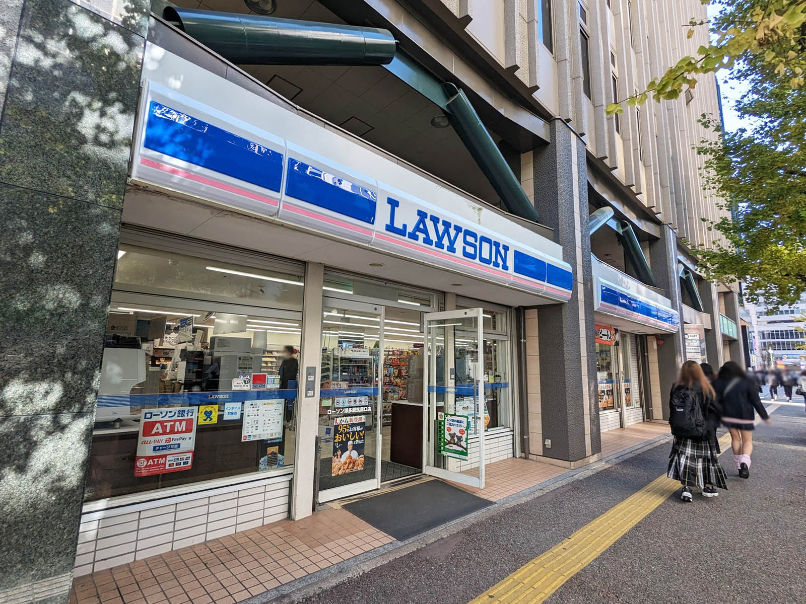 付近のローソン博多駅筑紫口店